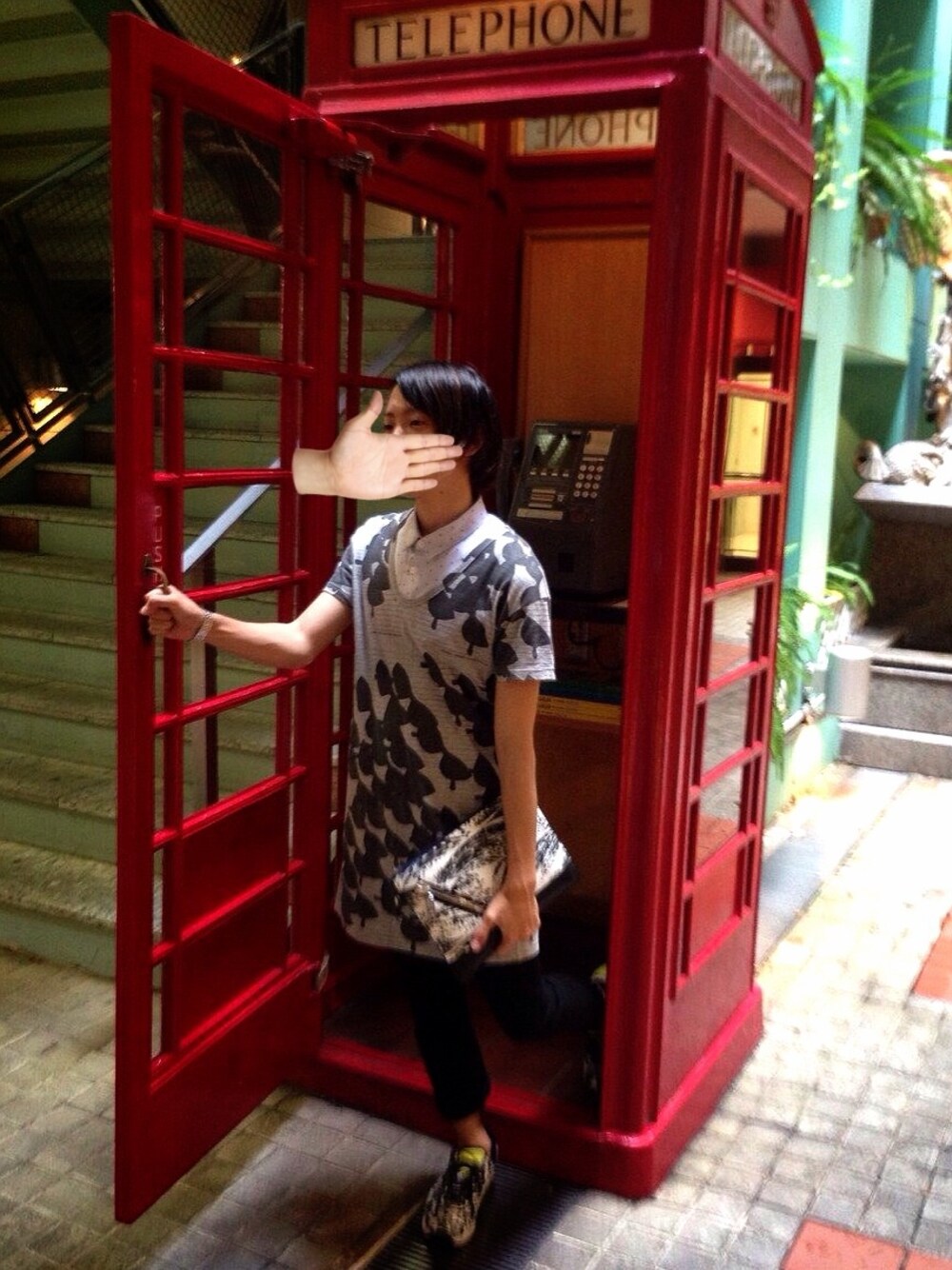 「mintdesignsのアイテム（Tシャツ/カットソー、グレー系）」を使った、TikTacさん（メンズ・161cm）の秋コーディネートの1枚目の写真