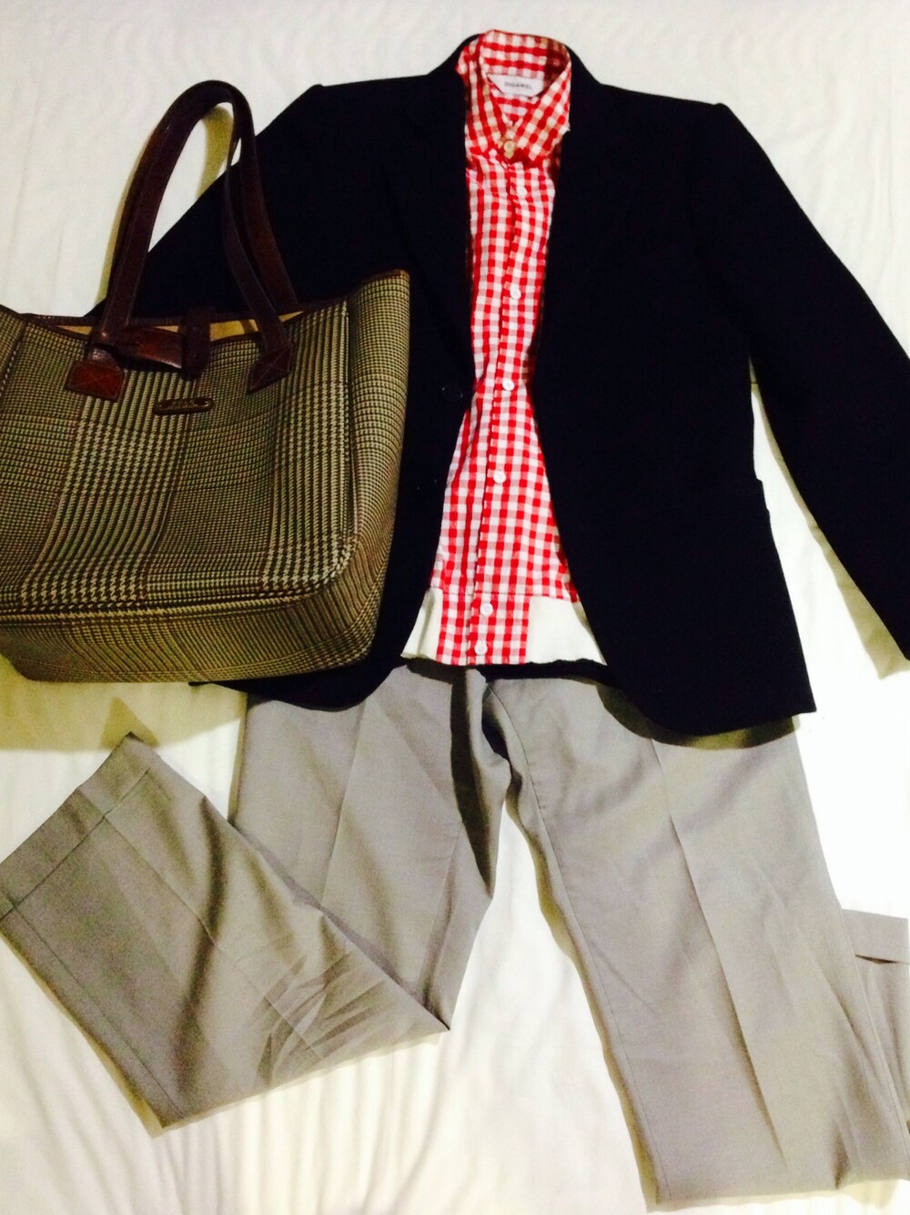「carven、digawel、agnes b」｜「DIGAWELのDigawel（シャツ/ブラウス、レッド系）」を使った、小松くんさん（メンズ・168cm）の春コーディネートの1枚目の写真