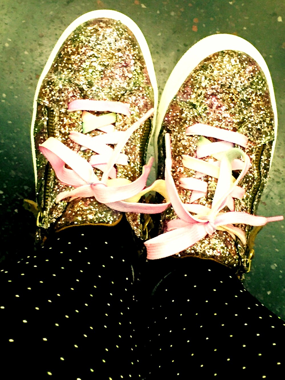 「sneakers_teenvogue、glitter」｜「STEVE MADDENのアイテム（スニーカー、その他）」を使った、Chrisさん（レディース・157cm）の秋コーディネートの1枚目の写真