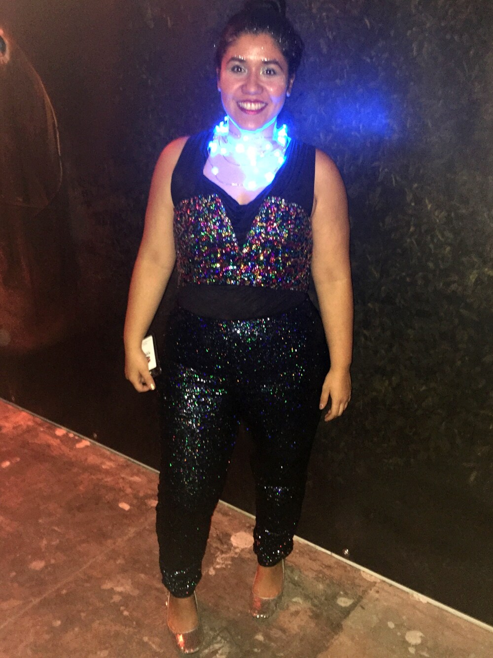 「metallic_teenvogue、sparkle、neverstopsparkling、shine、sequins、fashionrisk」｜「H&Mのアイテム（その他パンツ、ブルー系）」を使った、Chrisさん（レディース・157cm）の秋コーディネートの1枚目の写真