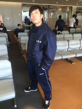 「ASICS（アシックス）のアイテム（ジャケット/アウター）」を使った、まっざきさん（メンズ・175cm）の秋コーディネート