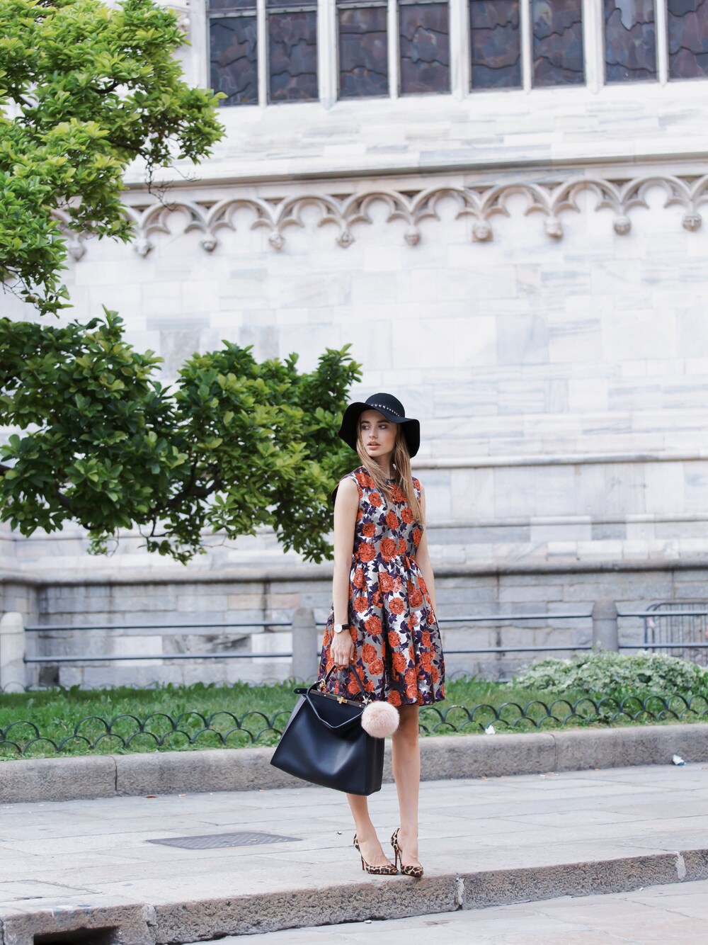 「MSGMのDRESSES - ABITO - VESTITO（ワンピース、レッド系）」を使った、Sonya Esmanさん（レディース・175cm）の冬コーディネートの1枚目の写真