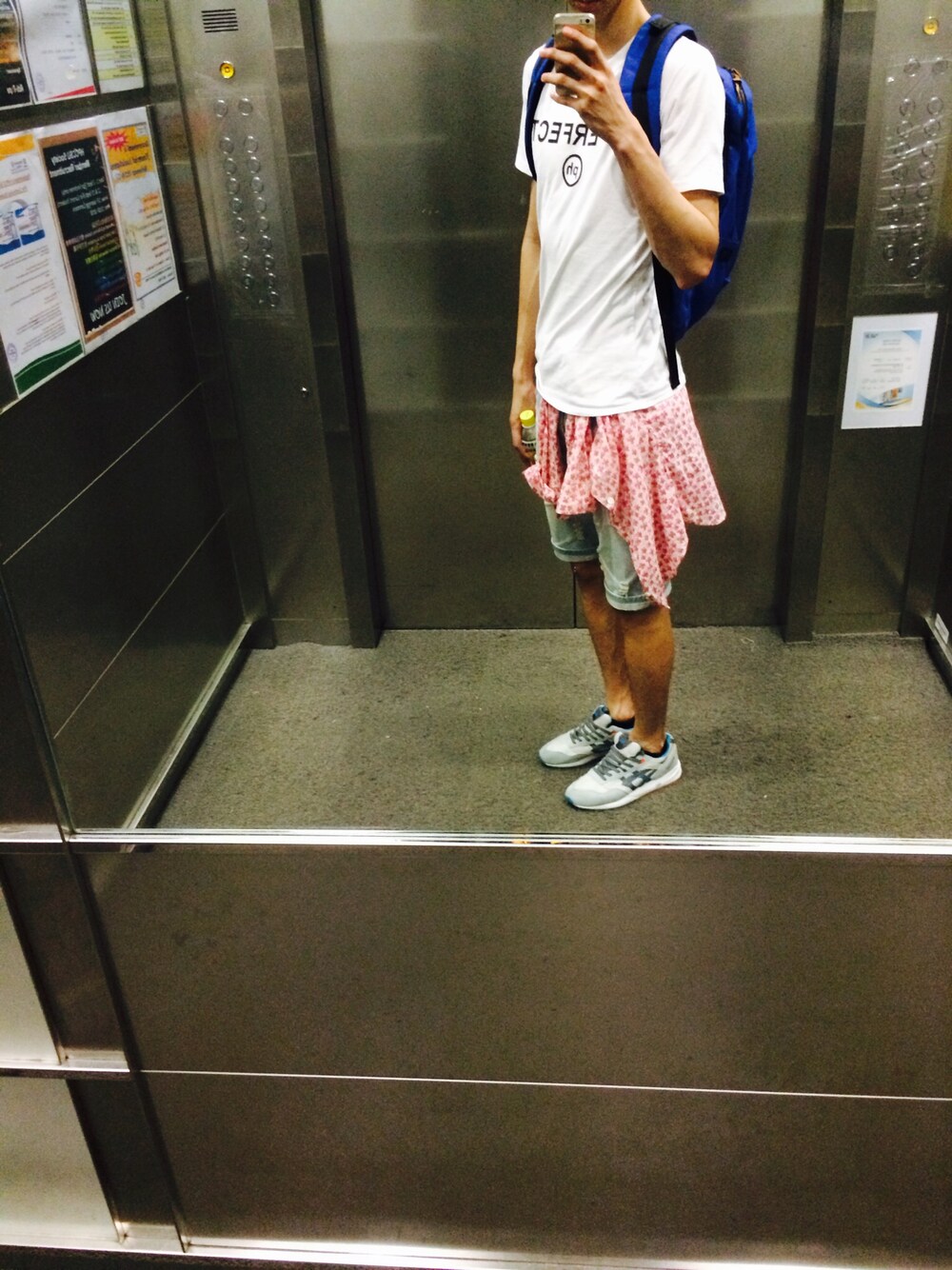 「ASICSのアイテム（スニーカー、グレー系）」を使った、micmicmixさん（メンズ・186cm）の秋コーディネートの1枚目の写真