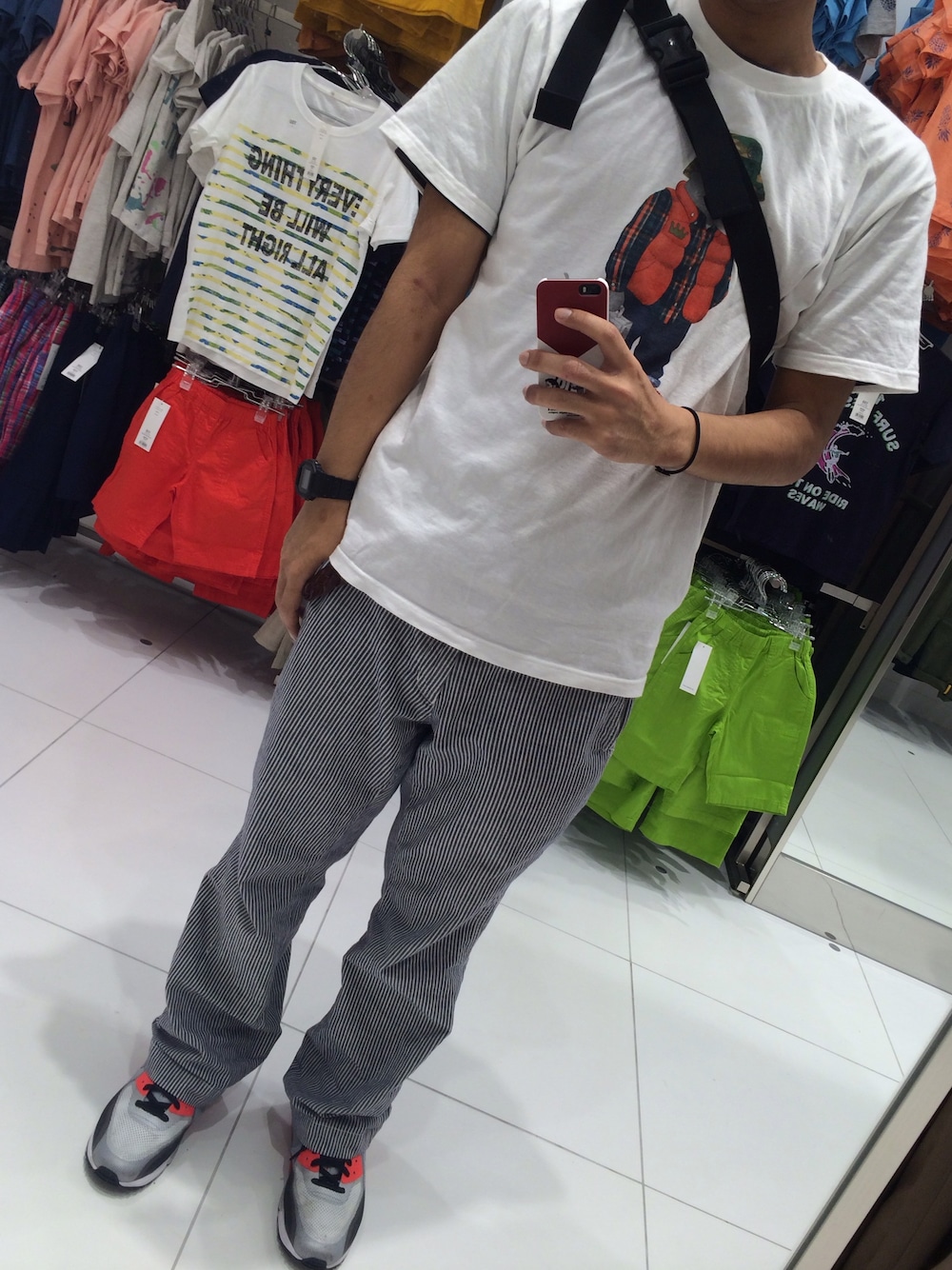 「スニーカー、シンプル、Tシャツ、MHL.、イラストT」｜「NIKEのNIKE AIR MAX 90 LUNAR C3.0（スニーカー、グレー系）」を使った、りょうちゃんさん（メンズ・172cm）の夏コーディネートの1枚目の写真