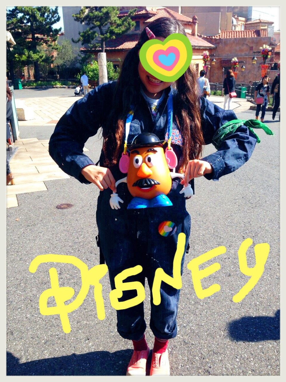 「disney sea、つなぎ、ペイント、キースへリング」｜「なしのアイテム（つなぎ/オールインワン、その他）」を使った、HARA NATSUMIさん（レディース・159cm）の秋コーディネートの1枚目の写真