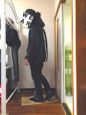 「ブラック×ホワイト」｜「アイテム（ミリタリージャケット）」を使った、どぅーんさん（メンズ・169cm）の冬コーディネート