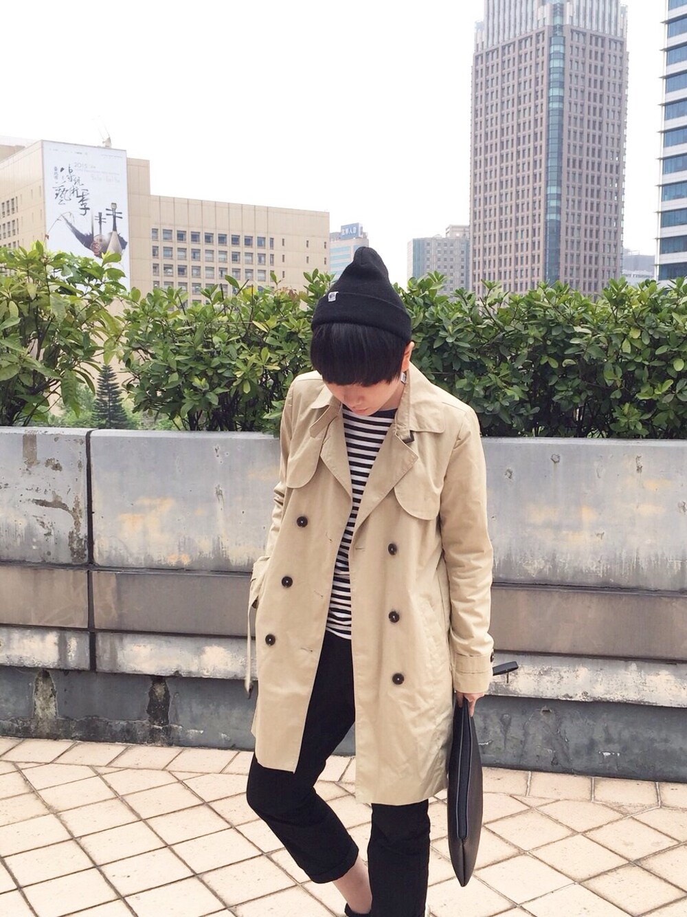 「Paul&Bear、ootd、street、STYLE、MUJI、UNIQLO、Y-3、black and white」｜「ZARAのアイテム（トレンチコート、ベージュ系）」を使った、LUさん（メンズ・163cm）の春コーディネートの1枚目の写真