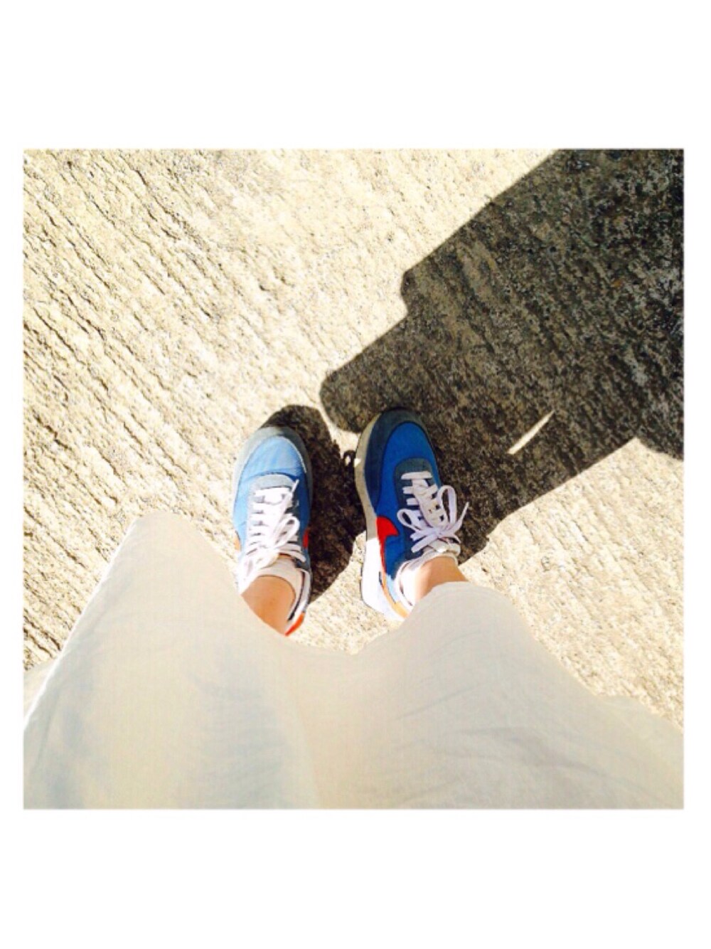 「NIKE、フレアスカート、スニーカー」｜「NIKEのアイテム（スニーカー、ブルー系）」を使った、MAHIROさん（レディース・159cm）の夏コーディネートの1枚目の写真