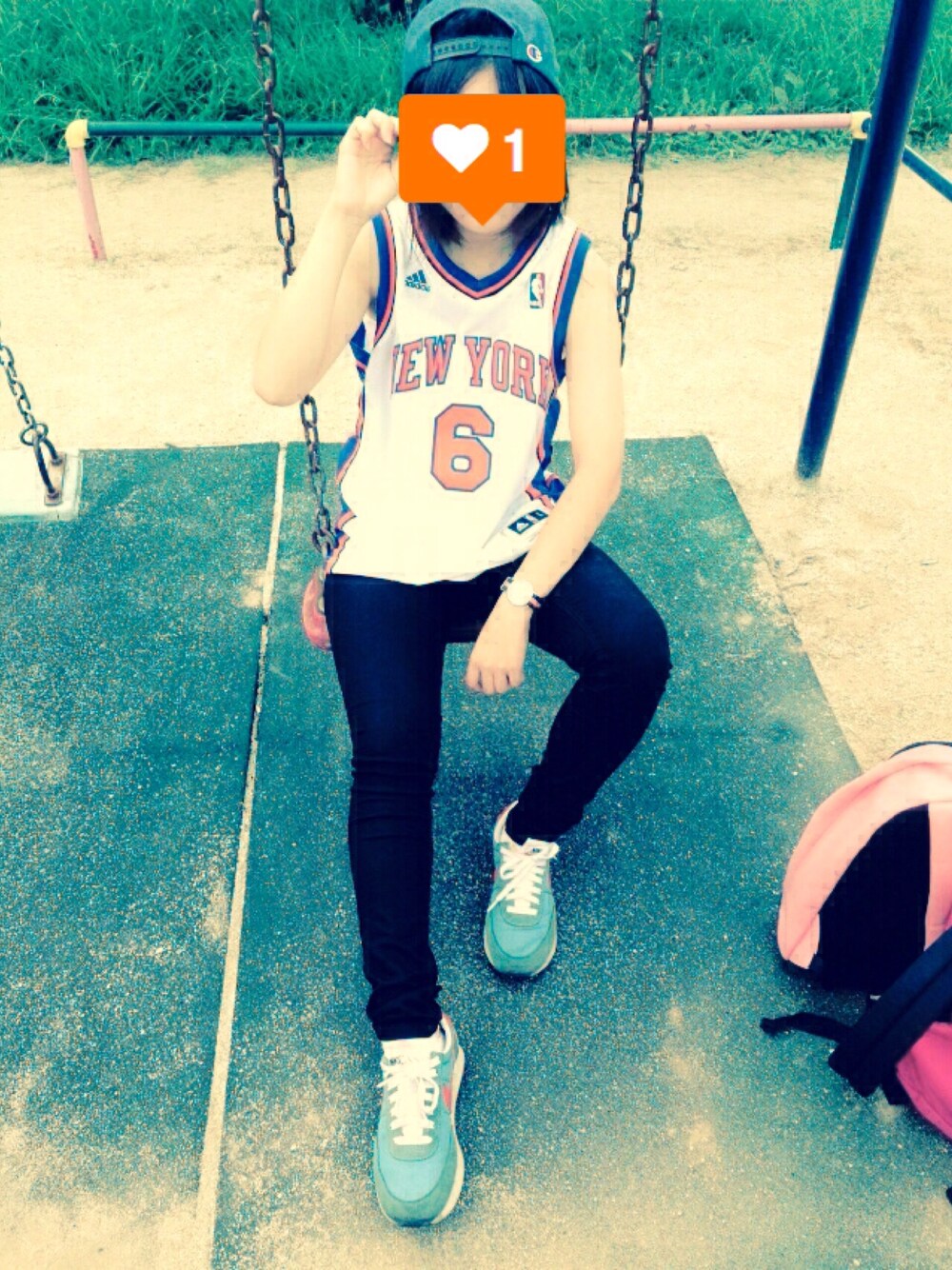 「NIKE、Champion、H&M、NBA、キャップ、タンクトップ、スキニーデニム、スニーカー」｜「NBAのアイテム（タンクトップ、ブルー系）」を使った、MAHIROさん（レディース・159cm）の秋コーディネートの1枚目の写真