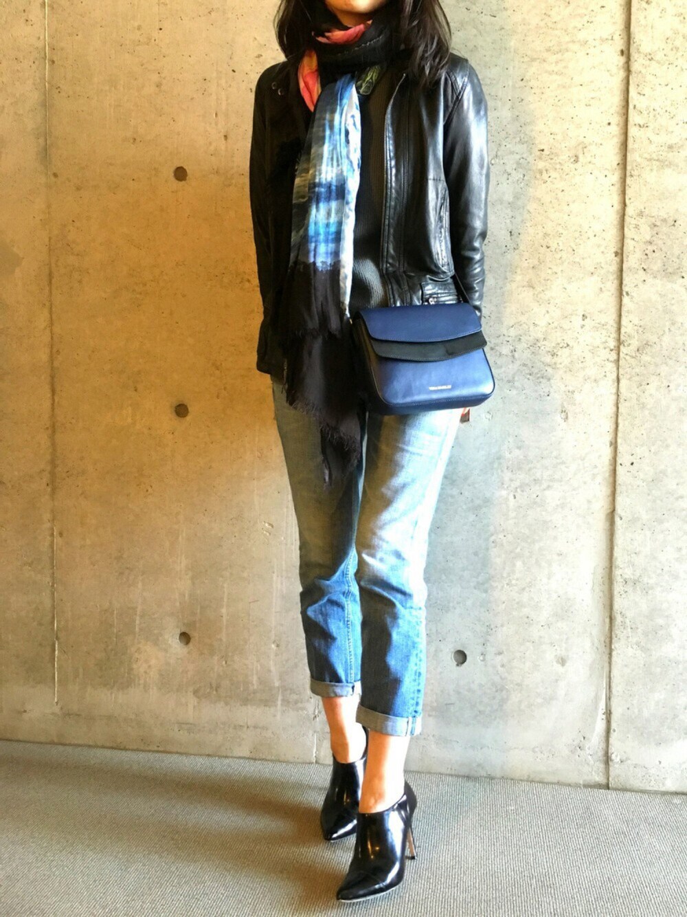 「きれいめカジュアル、Vera Bradley、ヴェラブラッドリー、子育てママ、ワーママコーデ、休日スタイル、休日コーデ、Stella McCartney、VINCE、alice and olivia」｜「Vera BradleyのTwice as Nice Crossbody / 【トゥワイス・アズ・ナイス・クロスボディ】（メッセンジャーバッグ、ブルー系）」を使った、YukaOishiさん（レディース・165cm）の夏コーディネートの1枚目の写真