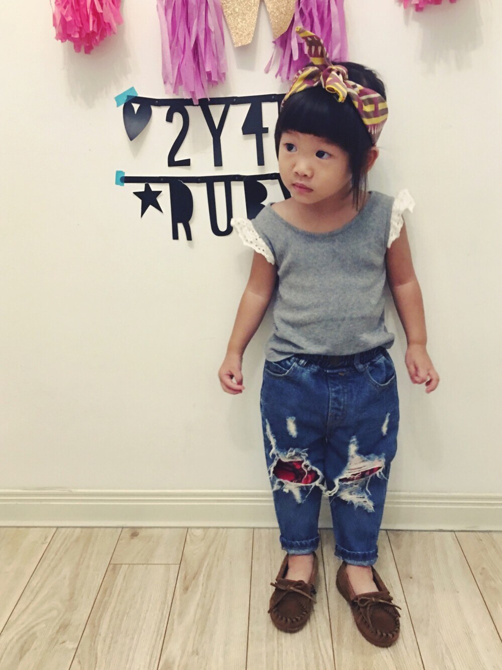 「babyGAPのアイテム（トップス、グレー系）」を使った、Ruru Chouさん（キッズ・80cm）の秋コーディネートの1枚目の写真