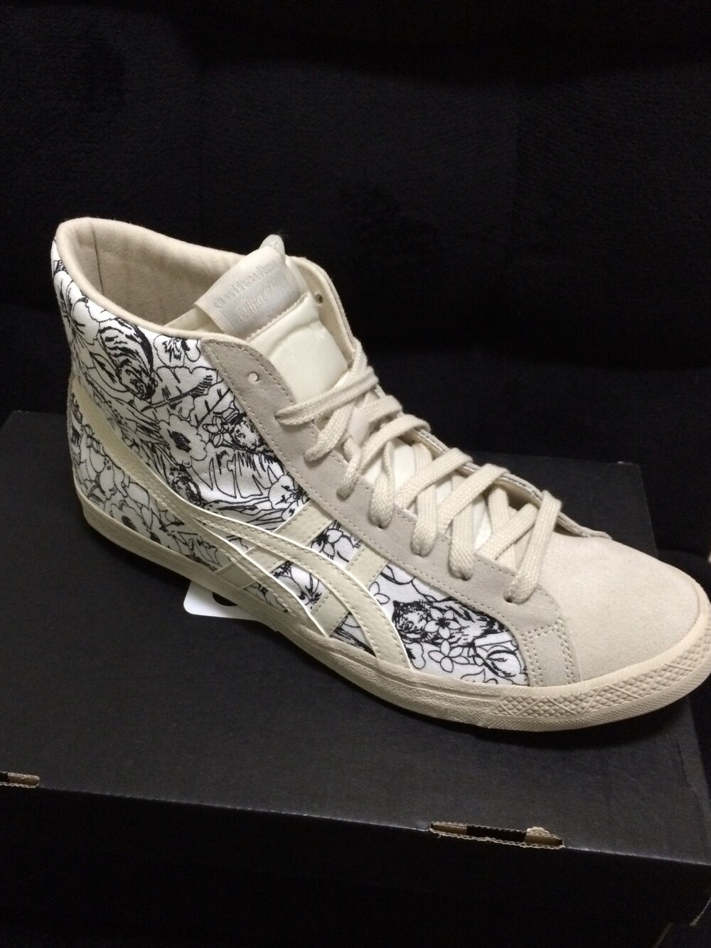 「Onitsuka Tigerのアイテム（スニーカー、ホワイト系）」を使った、KEN5さん（メンズ・174cm）の冬コーディネートの1枚目の写真