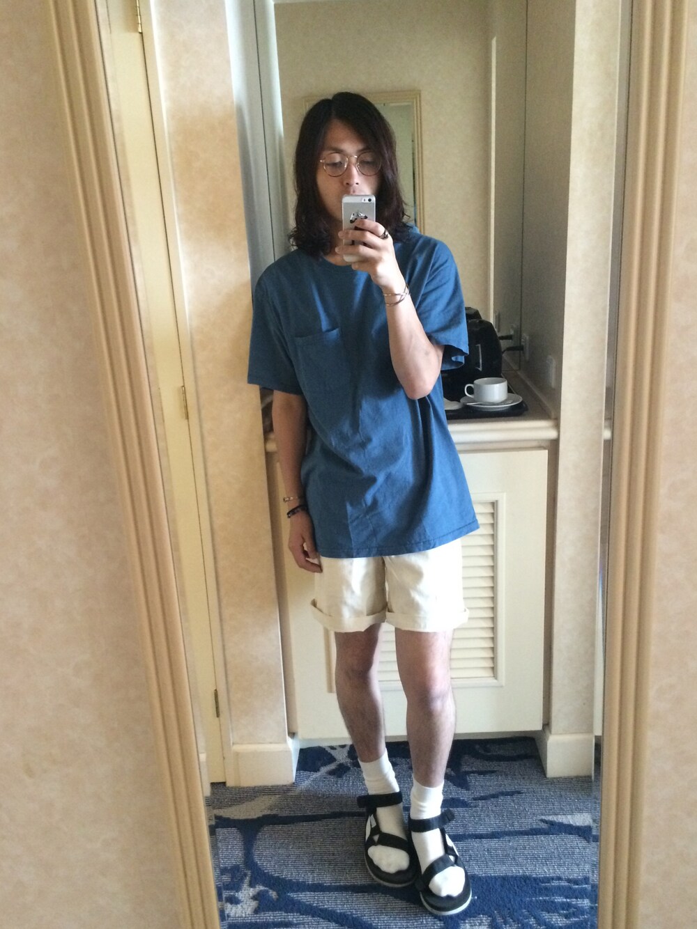 「夏コーデ、サンダル、ハーフパンツ、ユニクロ、vintage、グラミチ、ポケットＴシャツ、リュック、スイコック、ロン毛」｜「VINTAGEのアイテム（Tシャツ/カットソー、ブルー系）」を使った、てっちさん（メンズ・169cm）の夏コーディネートの1枚目の写真