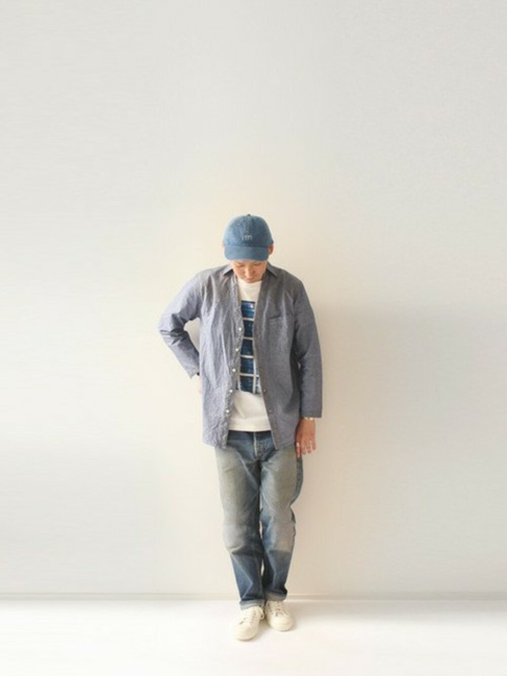 LOOK AT USさんの「THE FOURNESS　V NECK SHIRT -Dungaree-（THE FOURNESS）」を使ったコーディネート