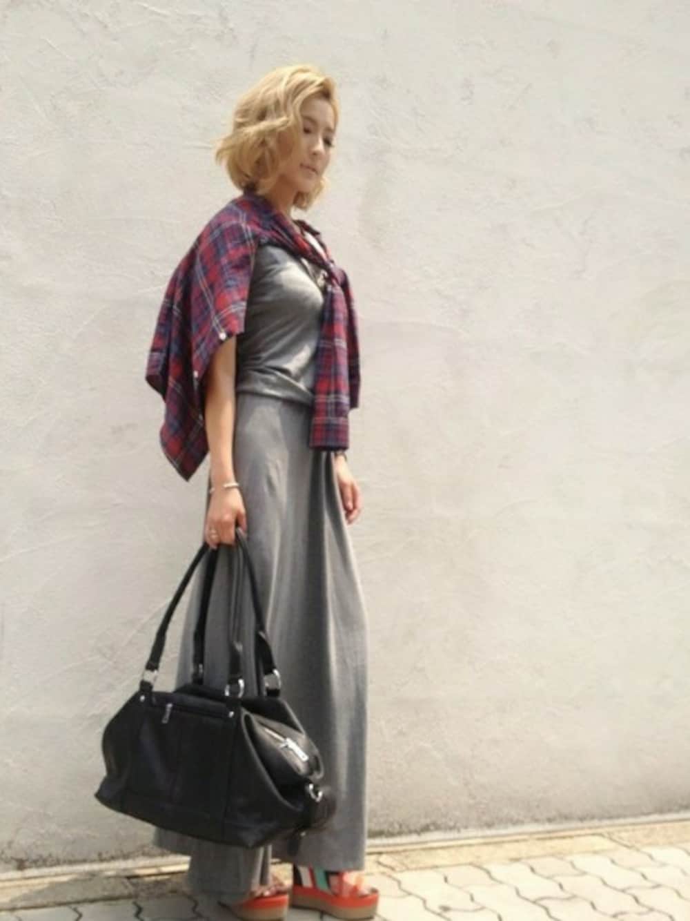 「L.H.PのLHP/ NEW 2WAYボストン（ボストンバッグ、ブラック系）」を使った、hanae maruiさん（レディース・155cm）の夏コーディネートの1枚目の写真