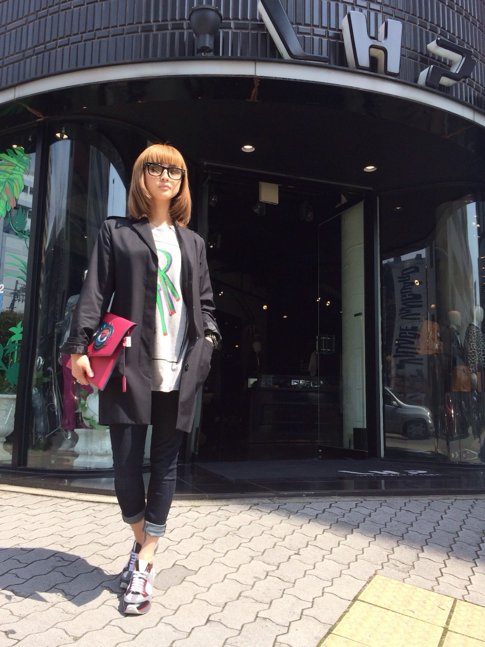 「クラッチBAG、MM6、入学式」｜「L.H.PのLHP/エルエイチピー/JULIEN DAVID/ジュリアン　デイビッド/TEE WAR（Tシャツ/カットソー、グレー系）」を使った、hanae maruiさん（レディース・155cm）の春コーディネートの1枚目の写真