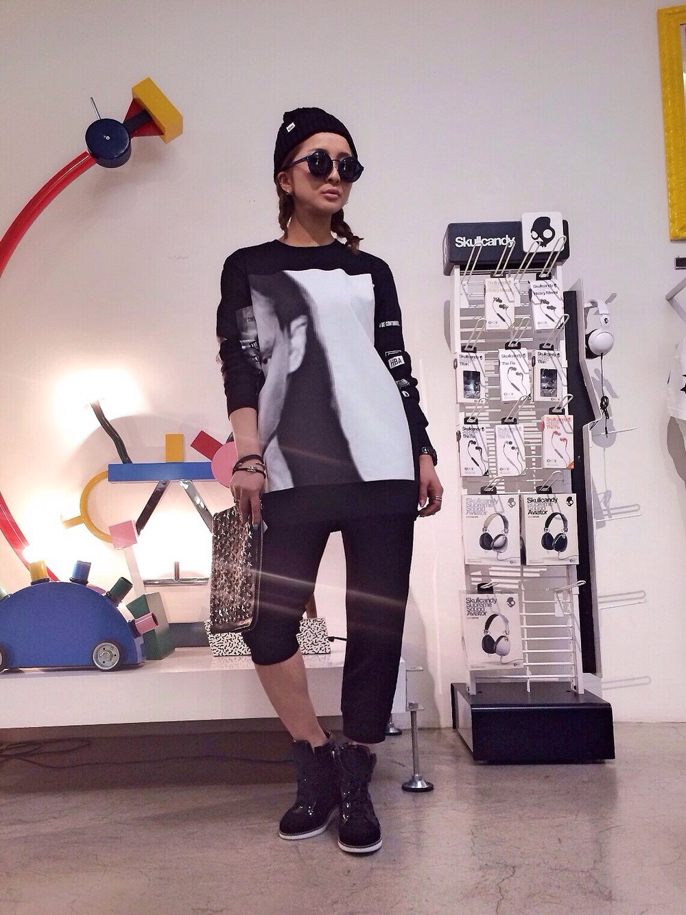 「LHP、三つ編み、モード、HOOD BY AIR、モードストリート、hba、ペタンコ靴、LHP名古屋」｜「L.H.PのLHP/エルエイチピー/MEMENTISM/メメンティズム・メメントイズム/THE FOOL（クラッチバッグ、ブラック系）」を使った、hanae maruiさん（レディース・155cm）の春コーディネートの1枚目の写真