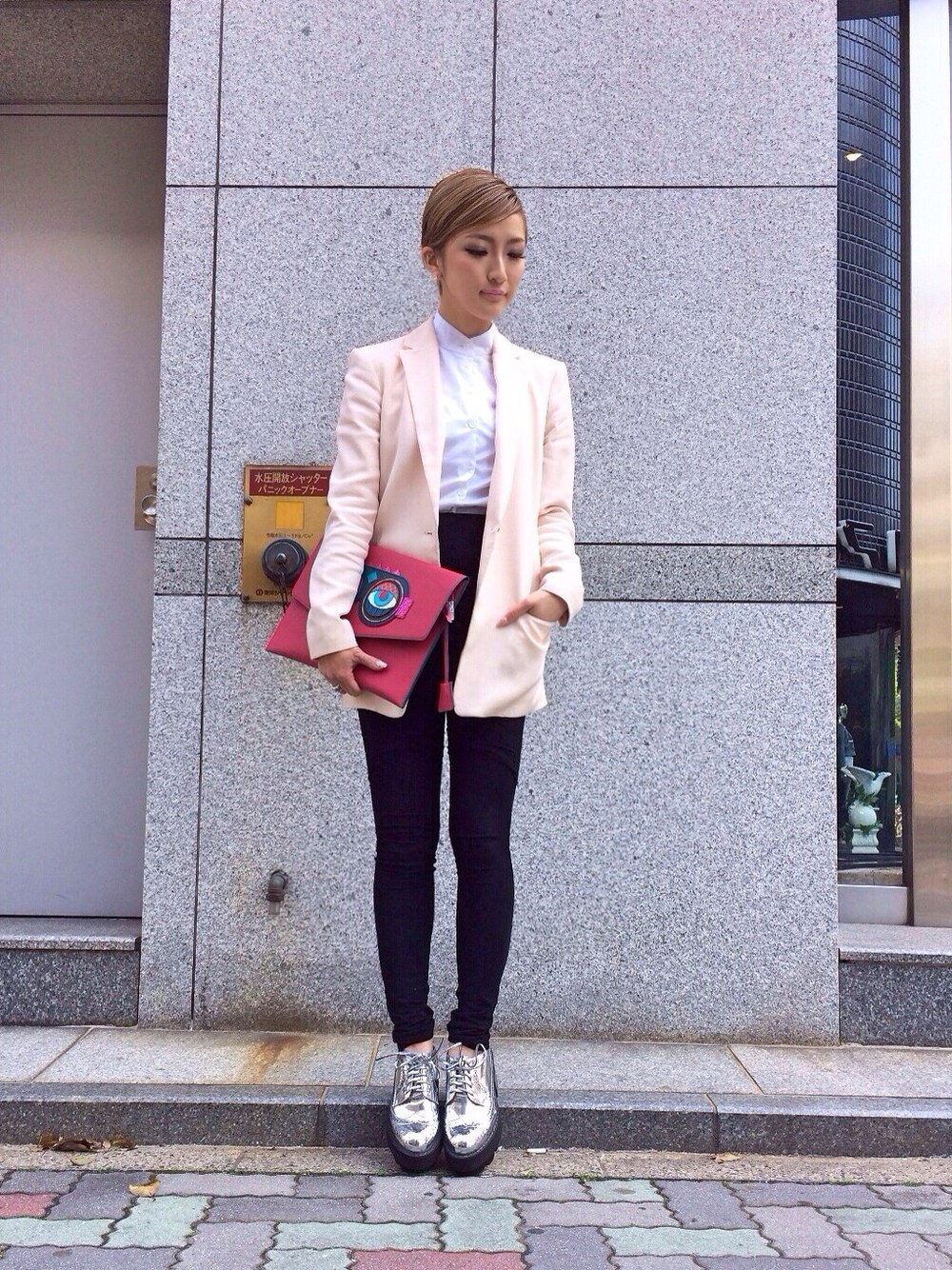 「ジャケット、クラッチBAG、LHP、t by alexander wang、MCM、Alexander Wang、MM6、JEFFREY CAMPBELL、LHP名古屋、ピンクリップ」｜「L.H.PのLHP/エルエイチピー/MCM/エムシーエム/LHP限定　CRAIG&KARL　DOCUMENT CASE　FLAPTOP（クラッチバッグ、その他）」を使った、hanae maruiさん（レディース・155cm）の春コーディネートの1枚目の写真