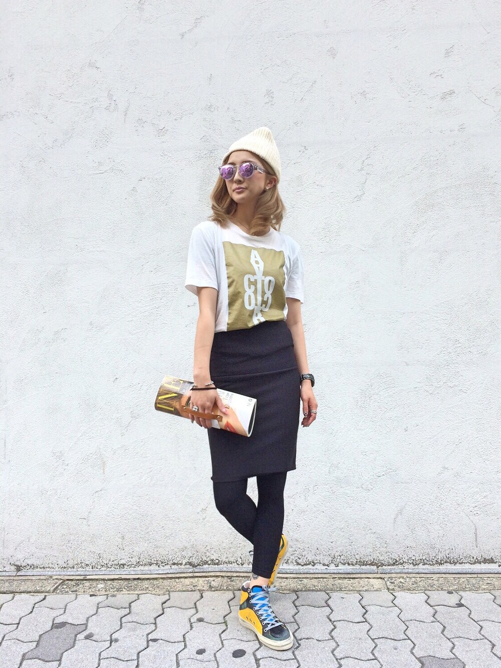 「タイトスカート、ニット帽、クラッチバッグ、GOLDEN GOOSE、ACNE、ハイカットスニーカー、adsr、ミラーサングラス」｜「L.H.PのLHP/エルエイチピー/GOLDENGOOSE/ゴールデングース/SNEAKER　TRICOLOR（スニーカー、イエロー系）」を使った、hanae maruiさん（レディース・155cm）の夏コーディネートの1枚目の写真