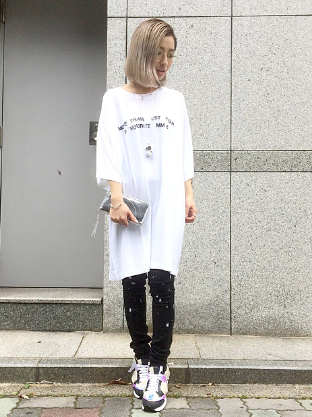「ラフ、夏コーデ、新作、ホワイトコーデ、黒、MM6、ビッグシルエット、ビッグT、白Tシャツ、LHP」｜「MM6 Maison Margielaのアイテム（デニムパンツ、ブラック系）」を使った、hanae maruiさん（レディース・155cm）の夏コーディネートの1枚目の写真