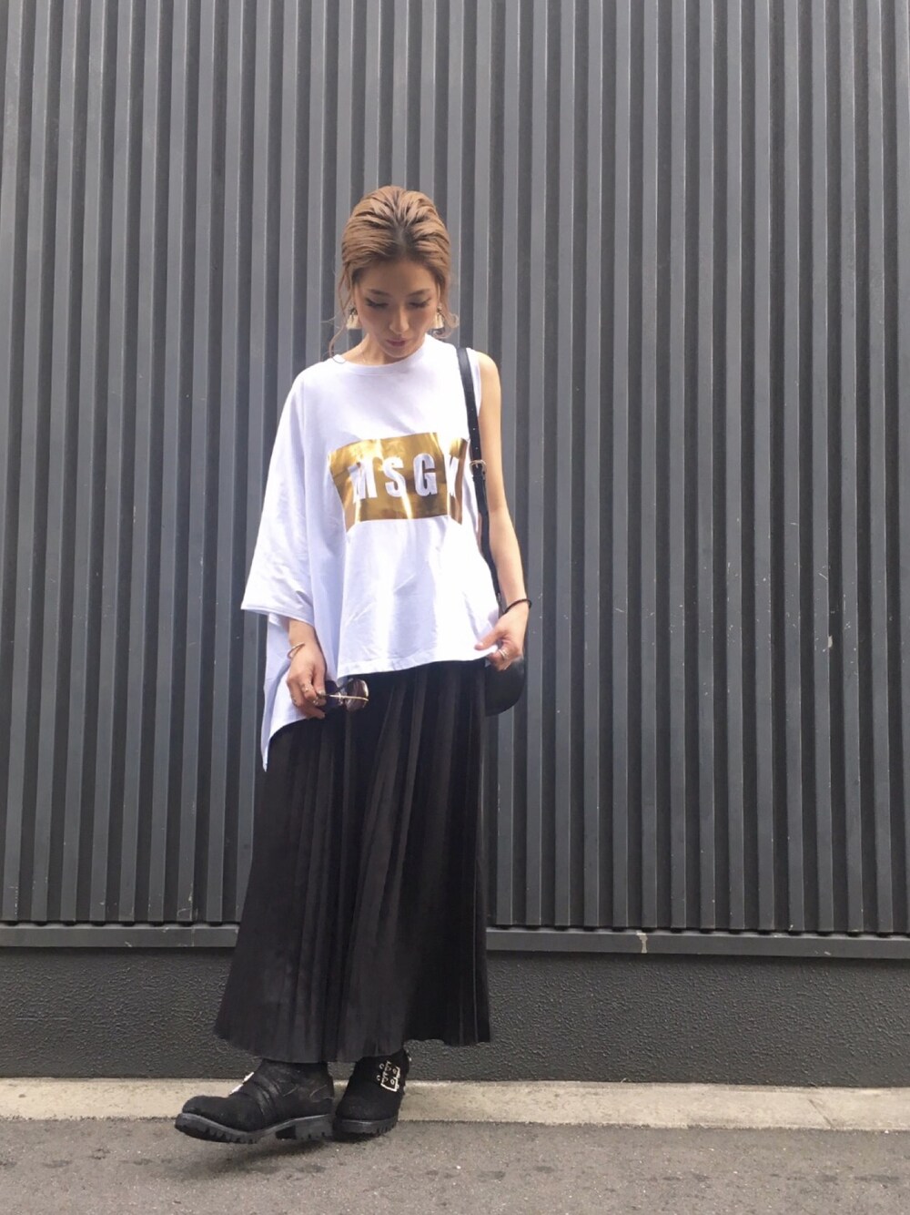 「はるコーデ、ホワイト、大人カジュアル、プリーツ、ワイドパンツ、変形、LHP、ロゴT」｜「MSGMのアイテム（Tシャツ/カットソー、ホワイト系）」を使った、hanae maruiさん（レディース・155cm）の春コーディネートの1枚目の写真