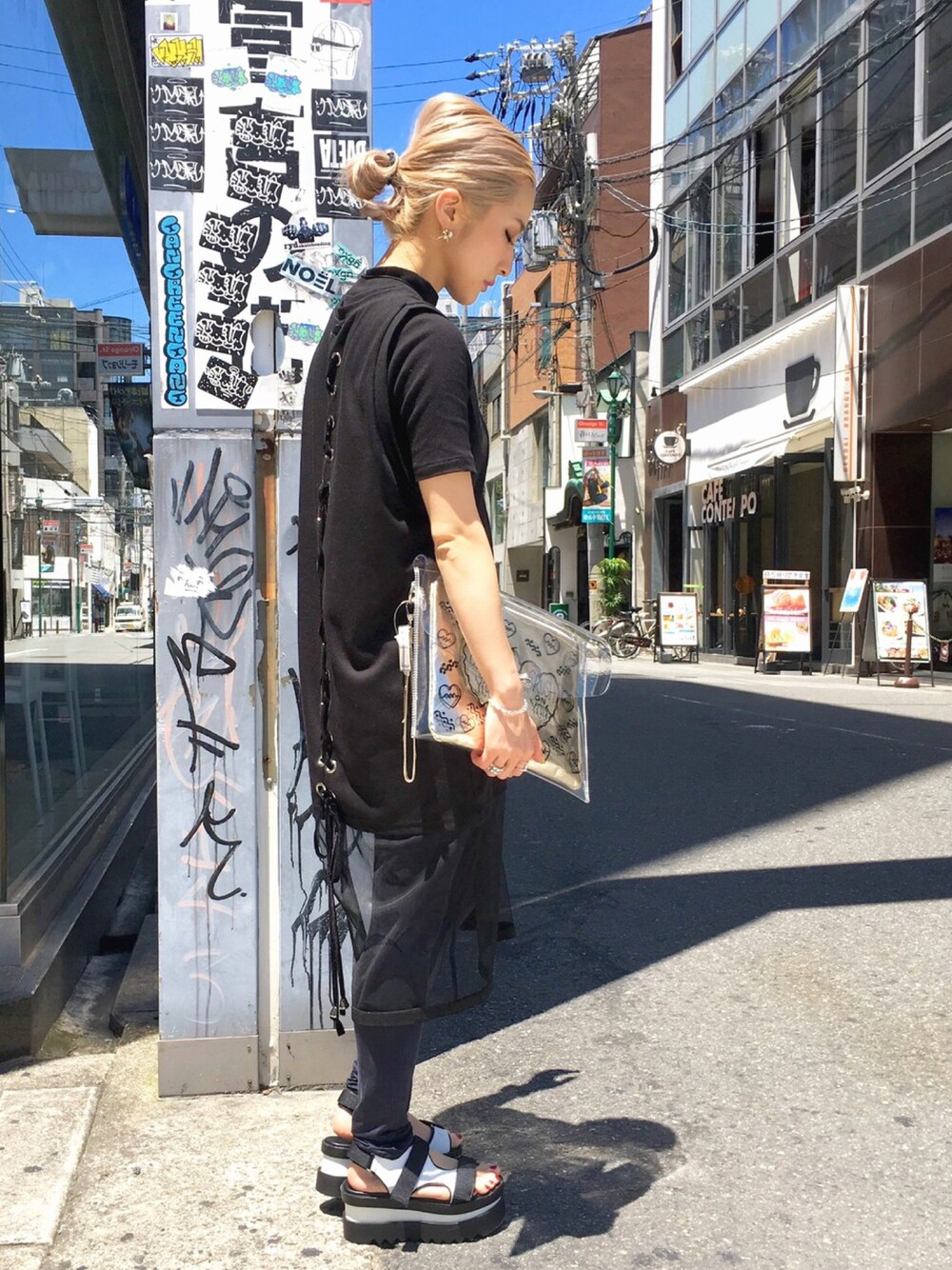 「クラッチバッグ、ブラック、ワンピース、メッシュ、LHP、LHPWOMENS、chica、ブラックコーデ」｜「ChicaのChica/チカ/LaceUp MeshOnpiece（ワンピース、ブラック系）」を使った、hanae maruiさん（レディース・155cm）の夏コーディネートの1枚目の写真
