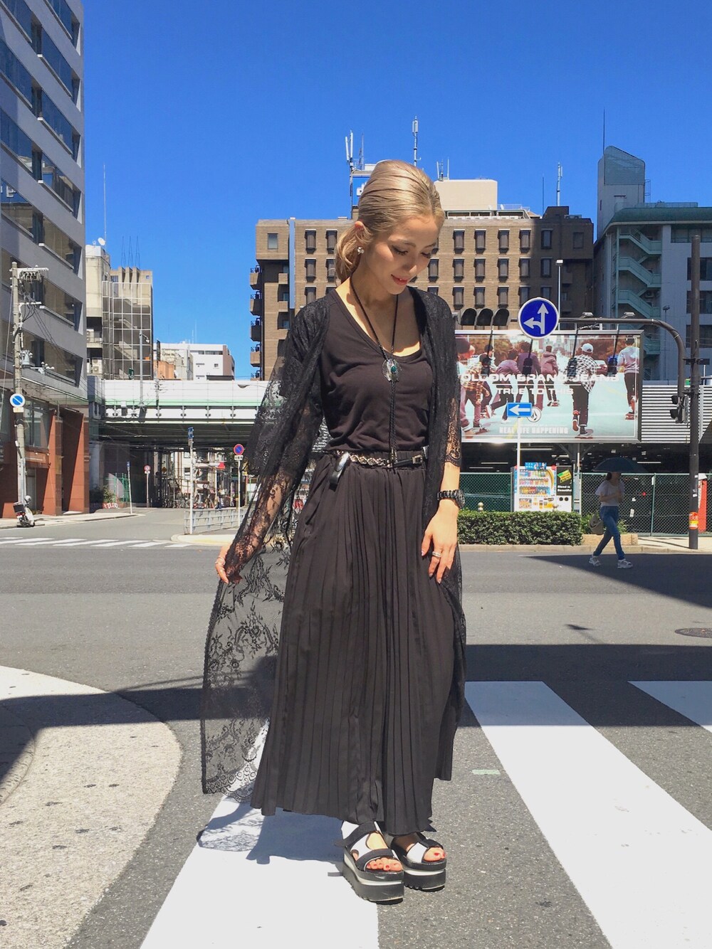 「夏、シンプルスタイル、黒、ブラックコーデ、レース、ロングカーディガン、LHP、LHPWOMENS」｜「chicaのアイテム（スラックス、ブラック系）」を使った、hanae maruiさん（レディース・155cm）の夏コーディネートの1枚目の写真