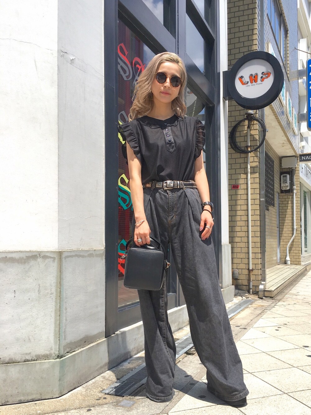 「夏、デニム、ノースリーブ、ワイドデニム、フリル、メッシュ、LHP、LHP大阪、LHPWOMENS」｜「ADSRのアイテム（サングラス、ブラウン系）」を使った、hanae maruiさん（レディース・155cm）の夏コーディネートの1枚目の写真