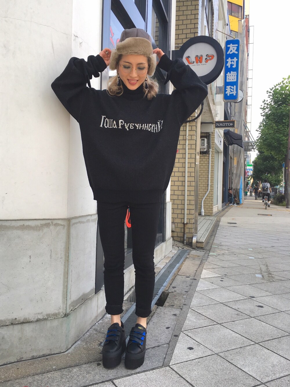 「パンツスタイル、outfit、ブラック、秋服、ロシアン帽、ゴーシャラブチンスキー、LHP、LHP大阪、LHPWOMENS」｜「Gosha Rubchinskiyのアイテム（ニット/セーター、ブラック系）」を使った、hanae maruiさん（レディース・155cm）の夏コーディネートの1枚目の写真