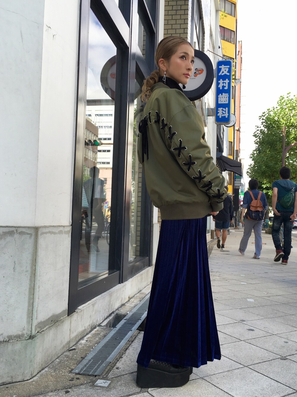 「秋コーデ、fashion、ラフ、ootd、秋、MA-1、カーキ、LHP、LHP大阪、LHPWOMENS」｜「ChicaのChica/チカ/LaceUp BIG MA-1（MA-1、グリーン系）」を使った、hanae maruiさん（レディース・155cm）の秋コーディネートの1枚目の写真