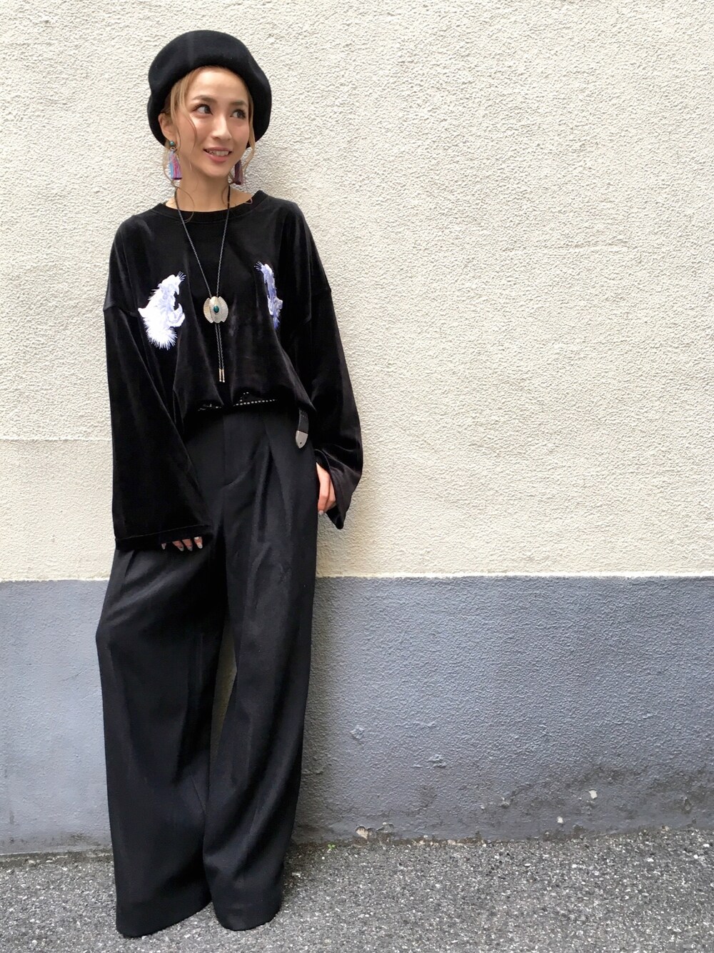 「ベレー帽、刺繍、LHP、オーバーサイズ、ベロア、パンツスタイル、シンプルコーデ、LHP大阪、LHPWOMENS」｜「DANKE SCHONのDS/ﾍﾞﾛｱｽｰﾍﾞﾆｱ（スウェット、ブラック系）」を使った、hanae maruiさん（レディース・155cm）の秋コーディネートの1枚目の写真