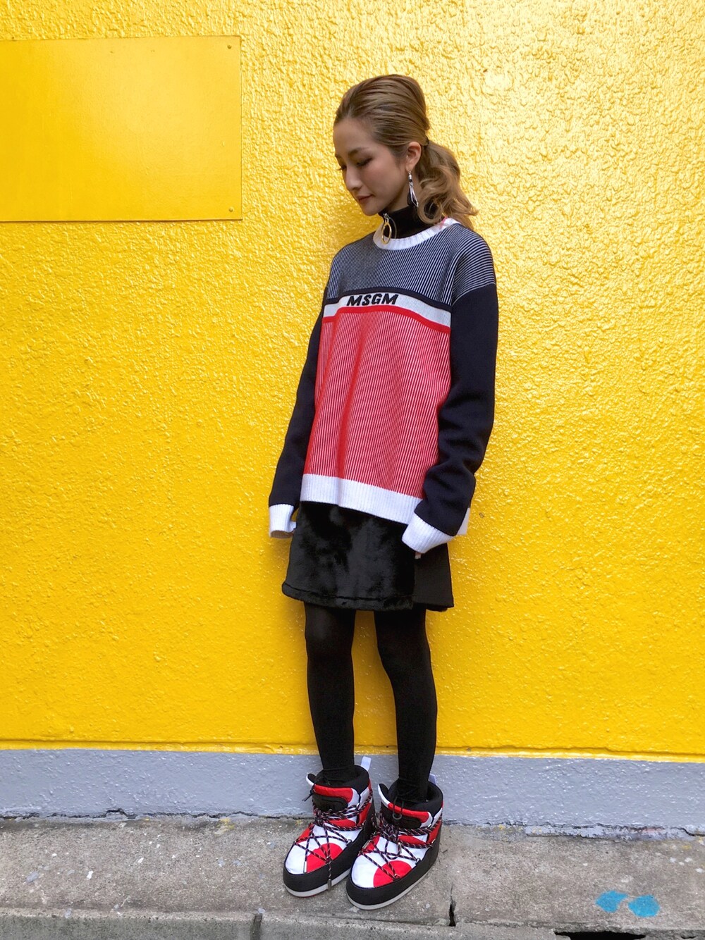 「ニット、スカート、秋のコーデ、LHP、スノーブーツ、MSGM、LHP大阪、LHPWOMENS」｜「MSGMのアイテム（ニット/セーター、ブラック系）」を使った、hanae maruiさん（レディース・155cm）の秋コーディネートの1枚目の写真