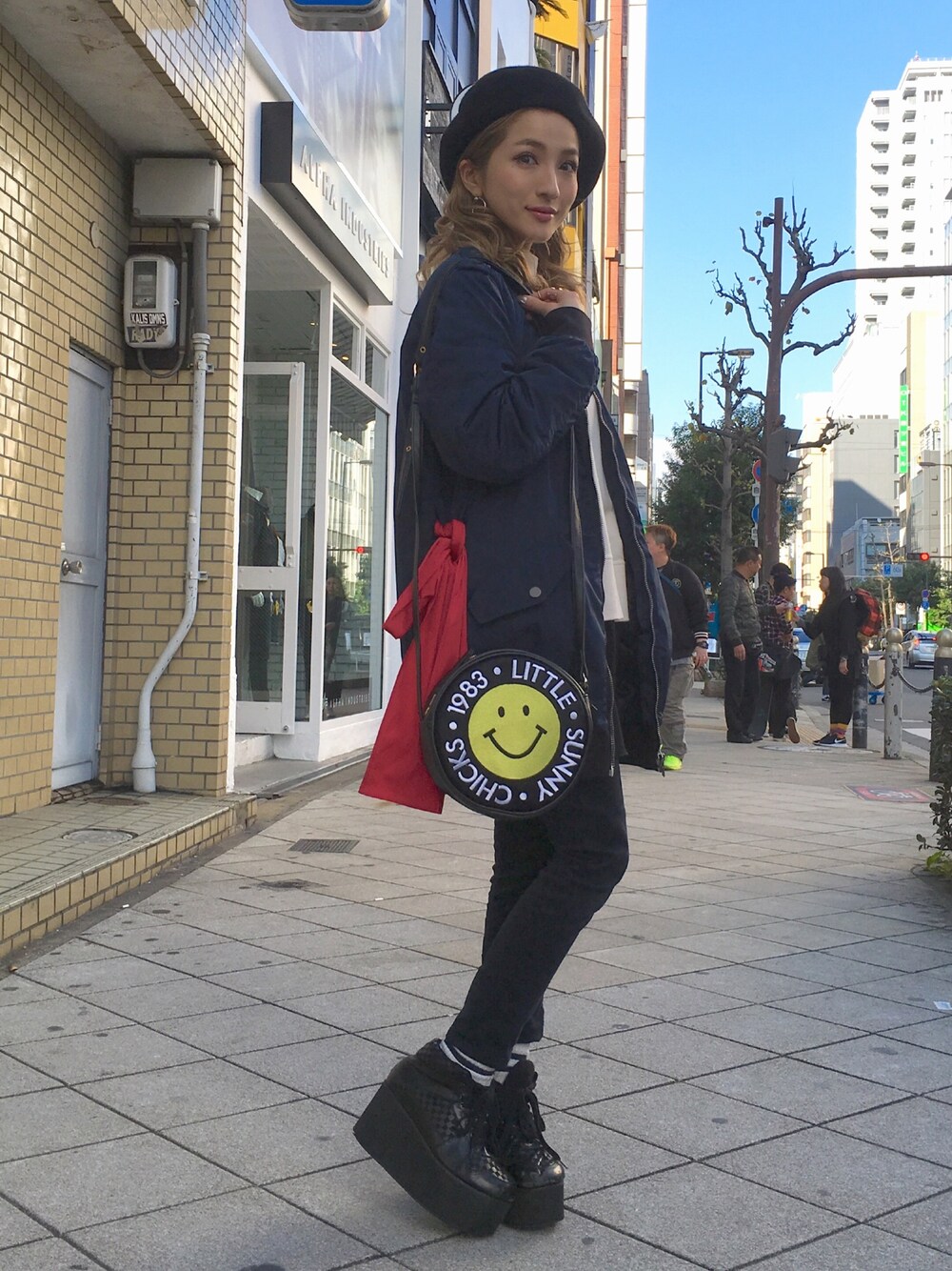 「ベレー帽、ネイビー、LHP、休日スタイル、スキニーデニム、MSGM、little sunny bite、LHP大阪、ポッキーの日、ロングMA-1」｜「MSGMのアイテム（ジャケット/アウター、ブルー系）」を使った、hanae maruiさん（レディース・155cm）の秋コーディネートの1枚目の写真