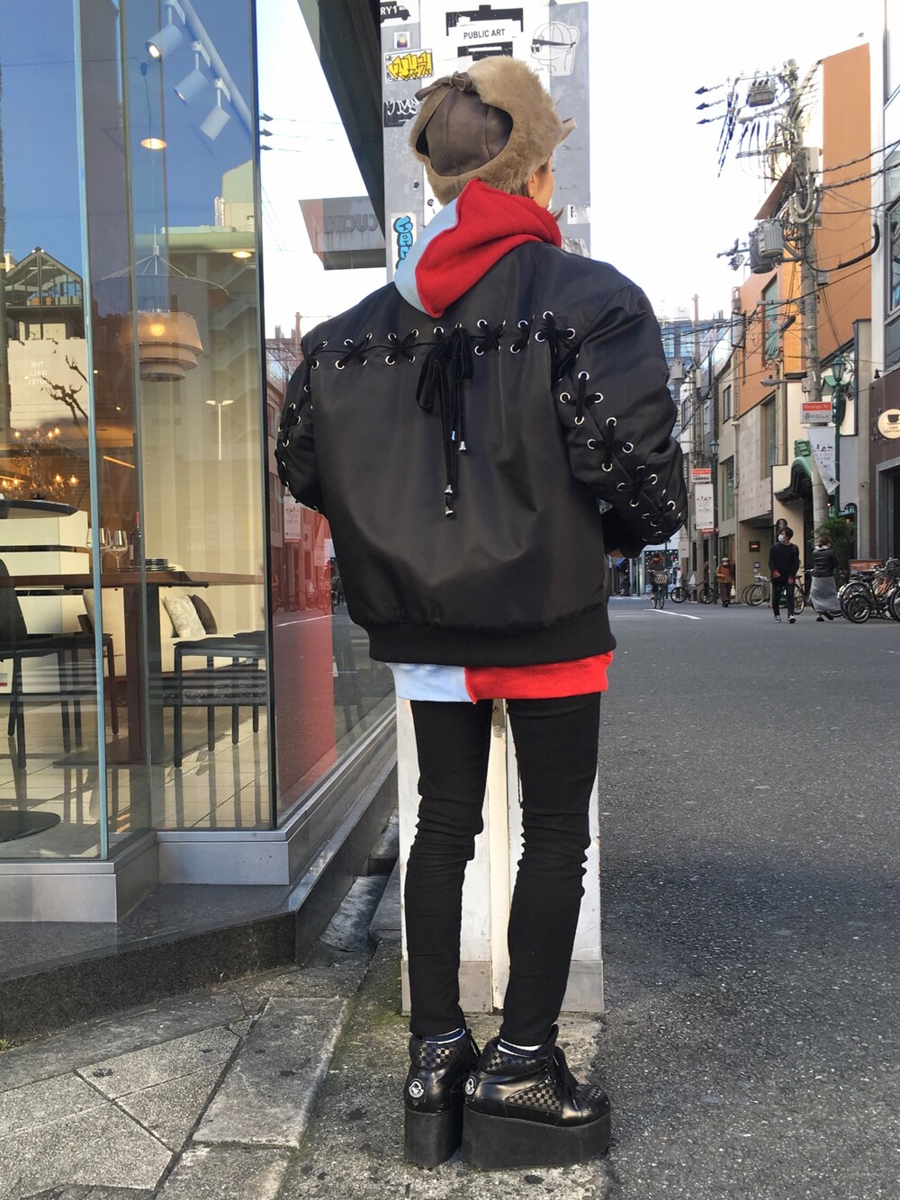 「スニーカー、アウター、MA-1、LHP、冬コーデ、レースアップ、パンツスタイル、LHP大阪、LHPWOMENS」｜「Gosha Rubchinskiyのアイテム（帽子、ブラウン系）」を使った、hanae maruiさん（レディース・155cm）の冬コーディネートの1枚目の写真