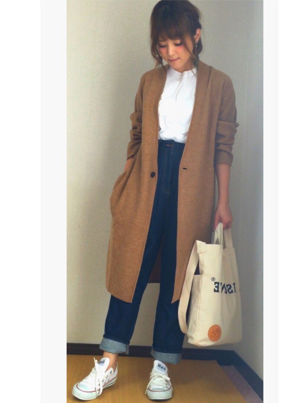 「カジュアルコーデ、ママコーデ、GU、UNIQLO、秋のコーデ、ハイウエストマムジーンズ、シンプル、大人コーデ、オトナカジュアル」｜「GUのアイテム（デニムパンツ、ブルー系）」を使った、yunさん（レディース・153cm）の秋コーディネートの1枚目の写真