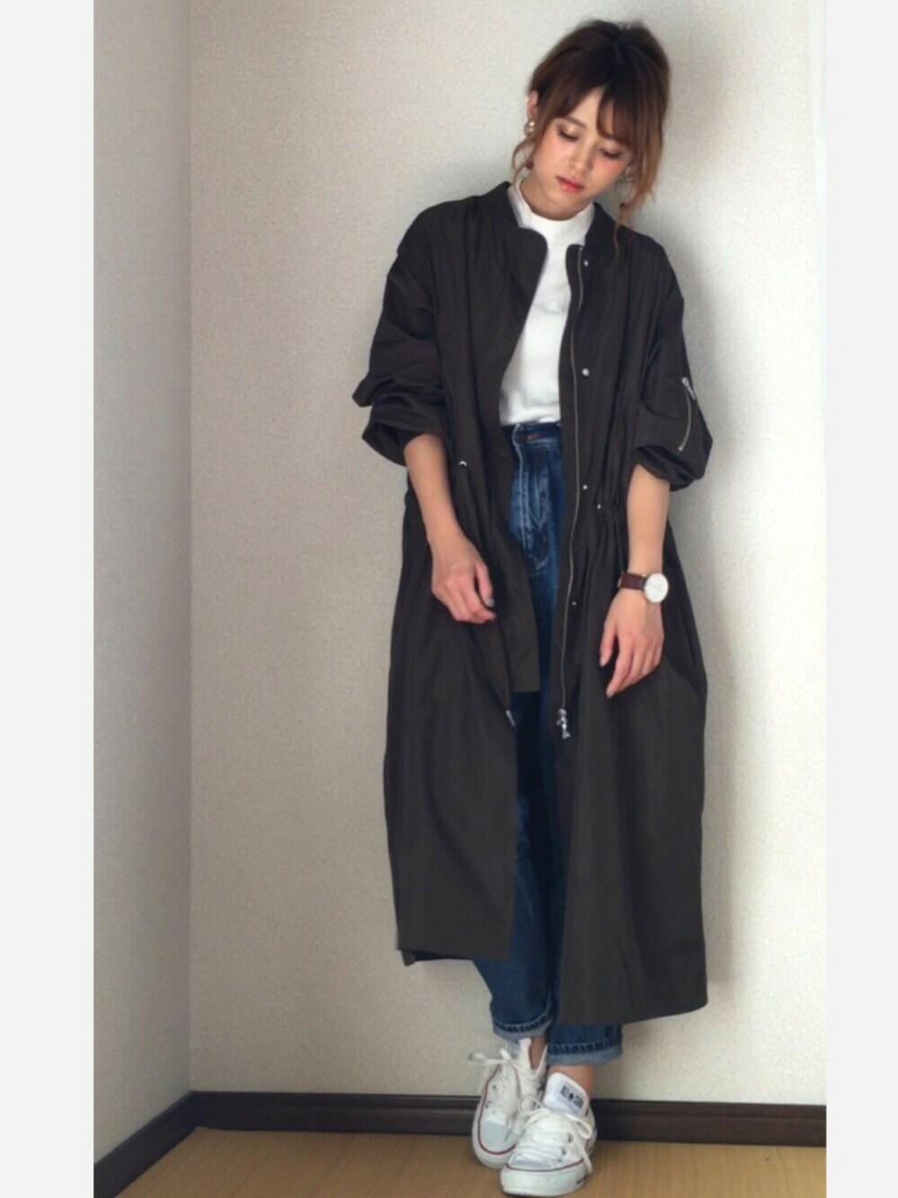 「ootd、休日スタイル、denim、シンプルコーデ、プチプラ、オトナカジュアル、ミリタリー、ハイウエスト」｜「EMODAのOVER STRINGミリタリーコート（モッズコート、グリーン系）」を使った、yunさん（レディース・153cm）の秋コーディネートの1枚目の写真