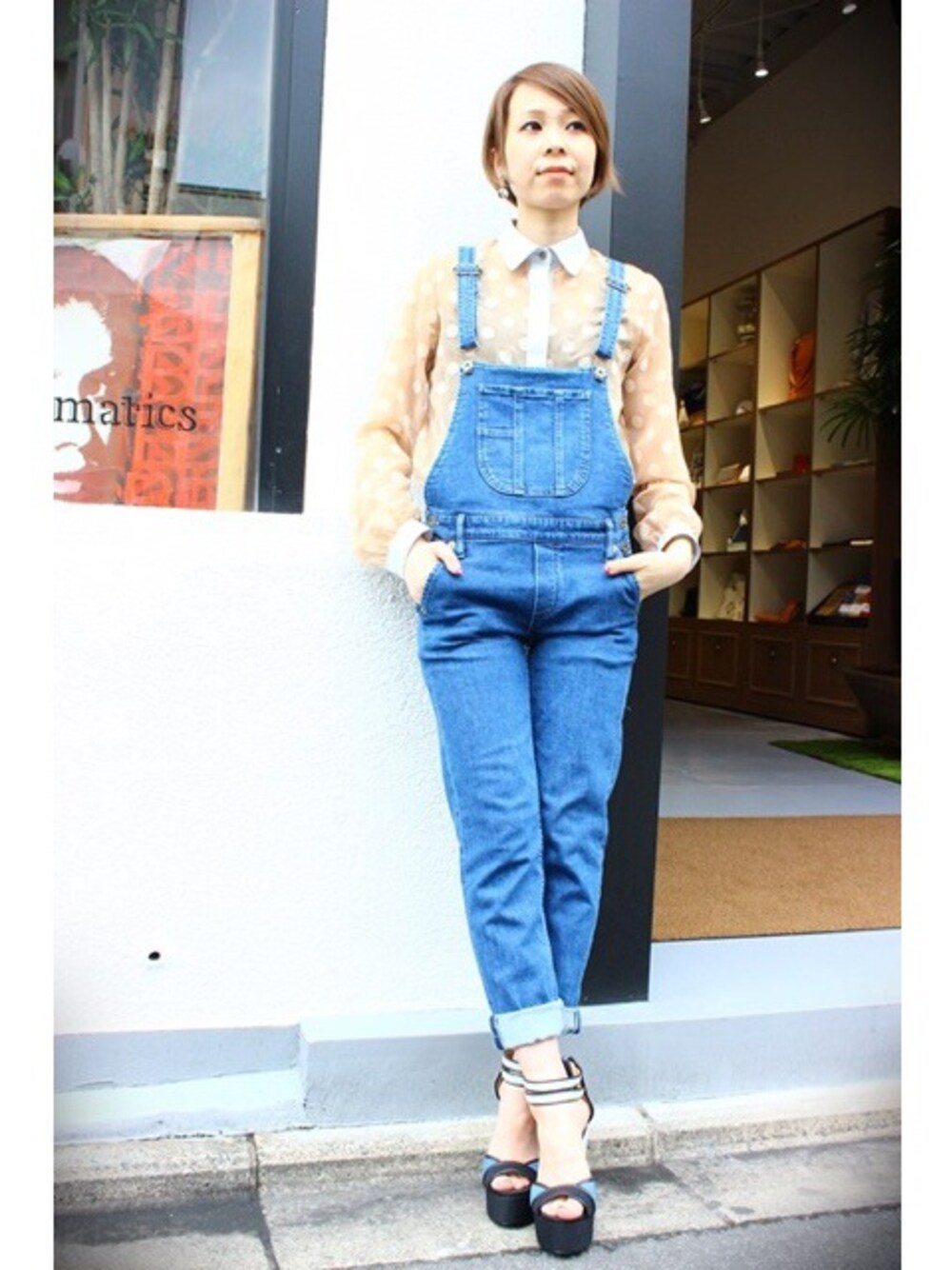「サロペット、ドット、holiday、made in HEAVEN、金髪、シースルー、デニムサロペット、厚底サンダル」｜「made in HEAVENのsonia salopette（サロペット/オーバーオール、ブルー系）」を使った、sayakaさん（レディース・158cm）の夏コーディネートの1枚目の写真