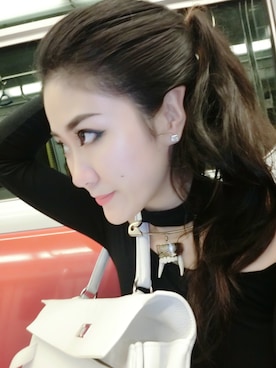 「GIVENCHY（ジバンシイ）のアイテム（ブローチ/コサージュ、ホワイト系）」を使った、Asariさん（レディース・165cm）の秋コーディネート