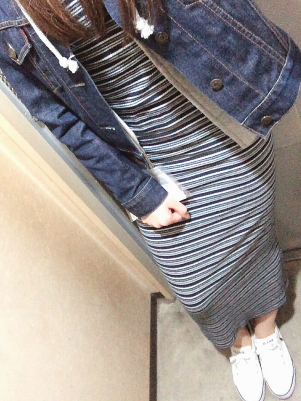 「Levi'sのアイテム（デニムジャケット、ブルー系）」を使った、Sさん（レディース・163cm）の冬コーディネートの1枚目の写真