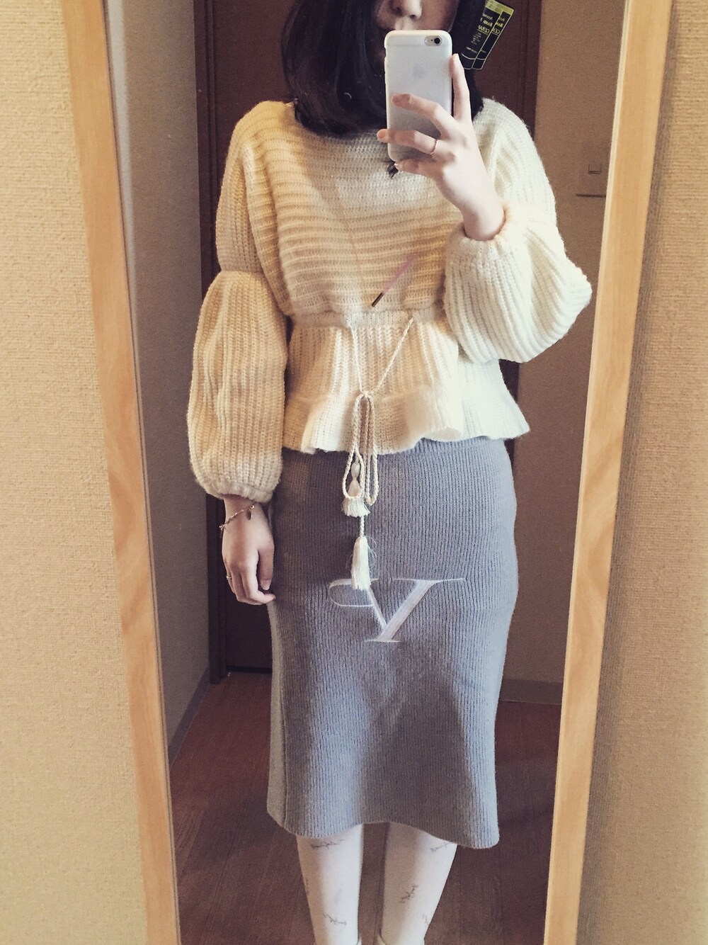 「シアタープロダクツ(THEATRE PRODUCTS)、THEATRE PRODUCTS」｜「THEATRE PRODUCTSのハンドクリーム ヘアクリップ（バレッタ/ヘアクリップ、ブルー系）」を使った、iggydannyさん（レディース・167cm）の冬コーディネートの1枚目の写真