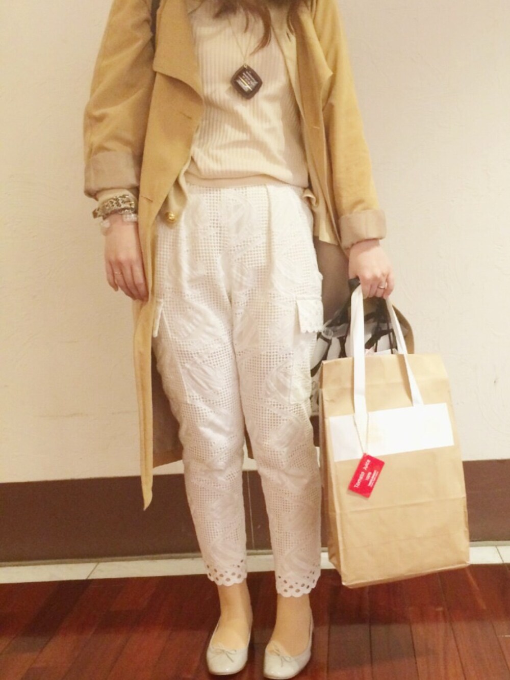 「シアタープロダクツ(THEATRE PRODUCTS)、THEATRE PRODUCTS」｜「THEATRE PRODUCTSのアイテム（その他パンツ、ホワイト系）」を使った、iggydannyさん（レディース・167cm）の春コーディネートの1枚目の写真