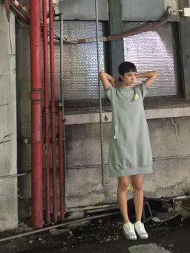 「nike×sacaiのアイテム（ワンピース/ドレス、グレー系）」を使った、natsumiさん（レディース・161cm）の春コーディネート