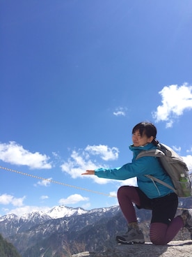 「アイテム（マウンテンパーカー、ブルー系）」を使った、dmnさん（レディース・155cm）の春コーディネート