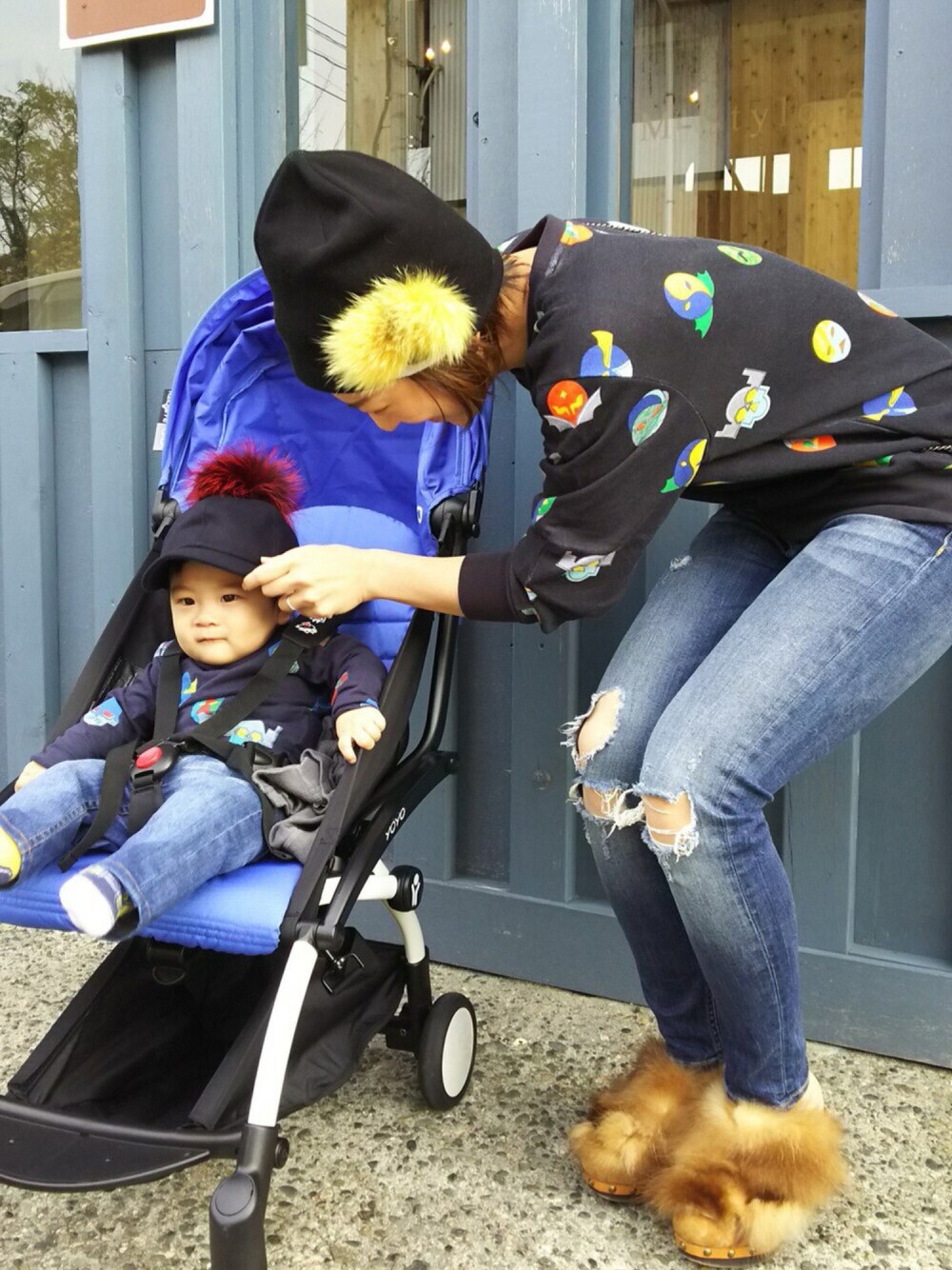 「FENDI、Stella McCartney、denim、ベビー、一歳、男の子、キッズコーデ、親子コーデ、おとこのこ、baby」｜「STELLA McCARTNEYのアイテム（スウェット、ブルー系）」を使った、A.Y.Hさん（キッズ・80cm）の冬コーディネートの1枚目の写真