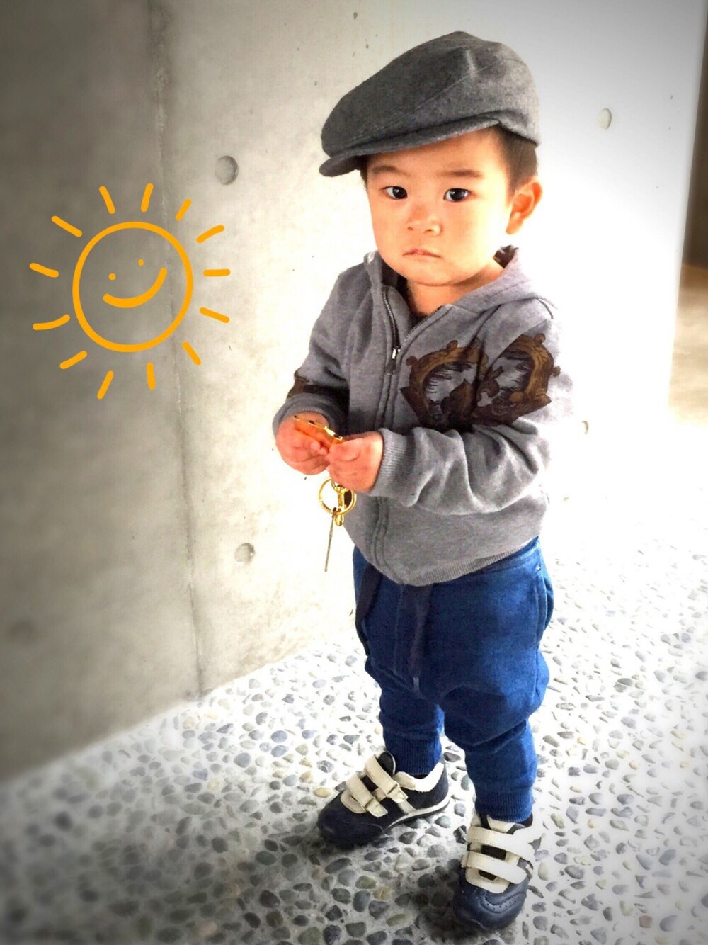 「キッズファッション、おとこのこ、1歳、baby、カジュアル、息子、ベビー、ハンチング、男の子、王冠」｜「ARMANI Jrのアイテム（スニーカー、ブルー系）」を使った、A.Y.Hさん（キッズ・74cm）の春コーディネートの1枚目の写真