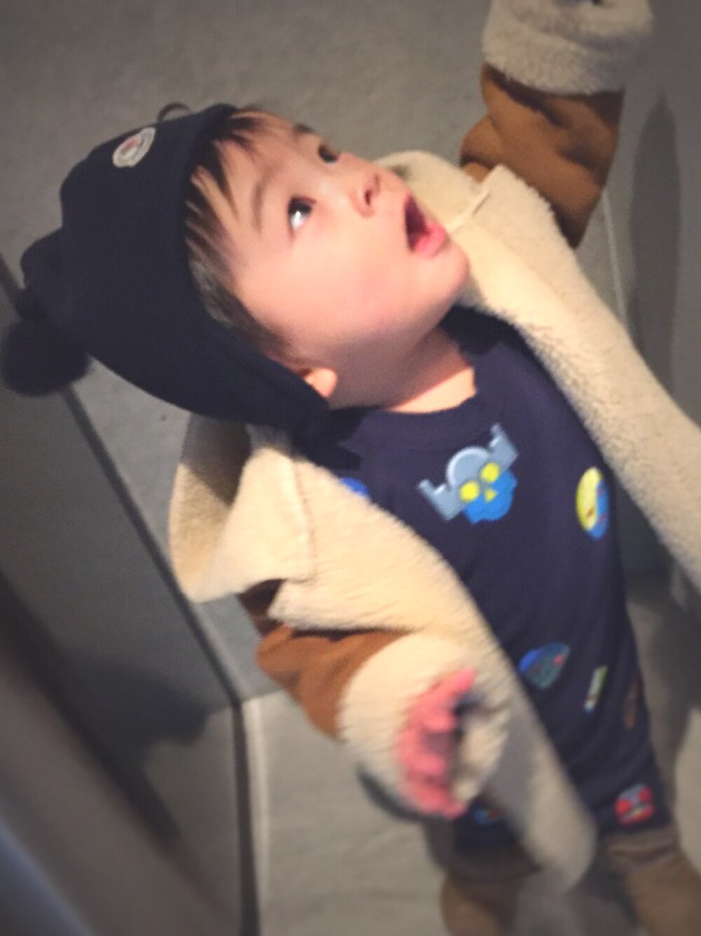 「こどもコーデ、1歳、キッズコーデ、ベビーコーデ、男の子、息子、baby、帽子」｜「STELLA McCARTNEYのアイテム（つなぎ/オールインワン、ブルー系）」を使った、A.Y.Hさん（キッズ・74cm）の春コーディネートの1枚目の写真