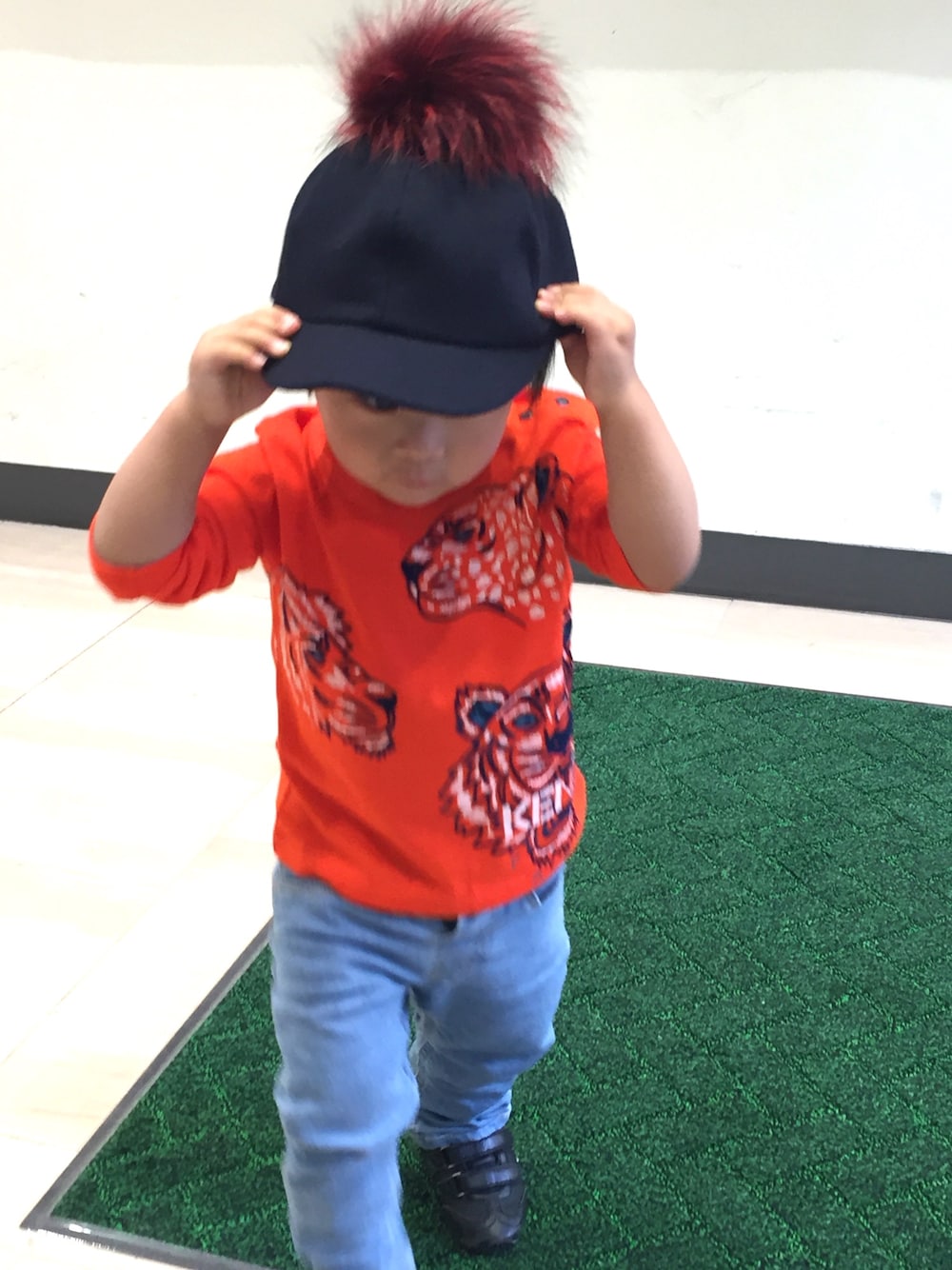 「キャップ、ポンポン帽子、kids、1歳、KENZO、FENDI、boy、男の子、息子、ベビーコーデ」｜「FENDIのアイテム（キャップ、ブルー系）」を使った、A.Y.Hさん（キッズ・74cm）の秋コーディネートの1枚目の写真