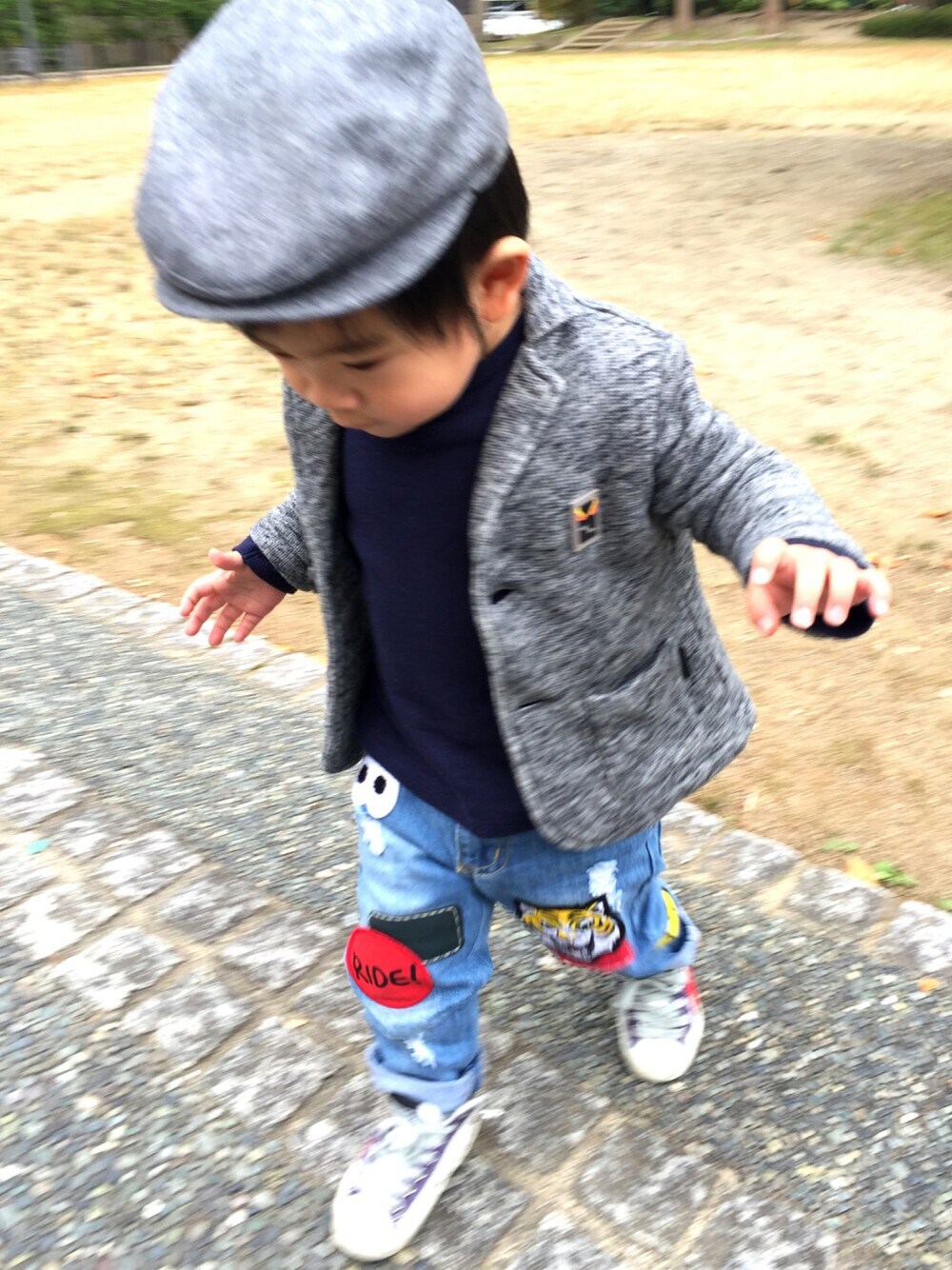 「GOLDEN GOOSE、FENDI、DOLCE&GABBANA、Stella McCarney kids、hat、ハンチング、kids、baby、1歳、息子」｜「DOLCE&GABBANAのアイテム（ハンチング/ベレー帽、グレー系）」を使った、A.Y.Hさん（キッズ・74cm）の秋コーディネートの1枚目の写真