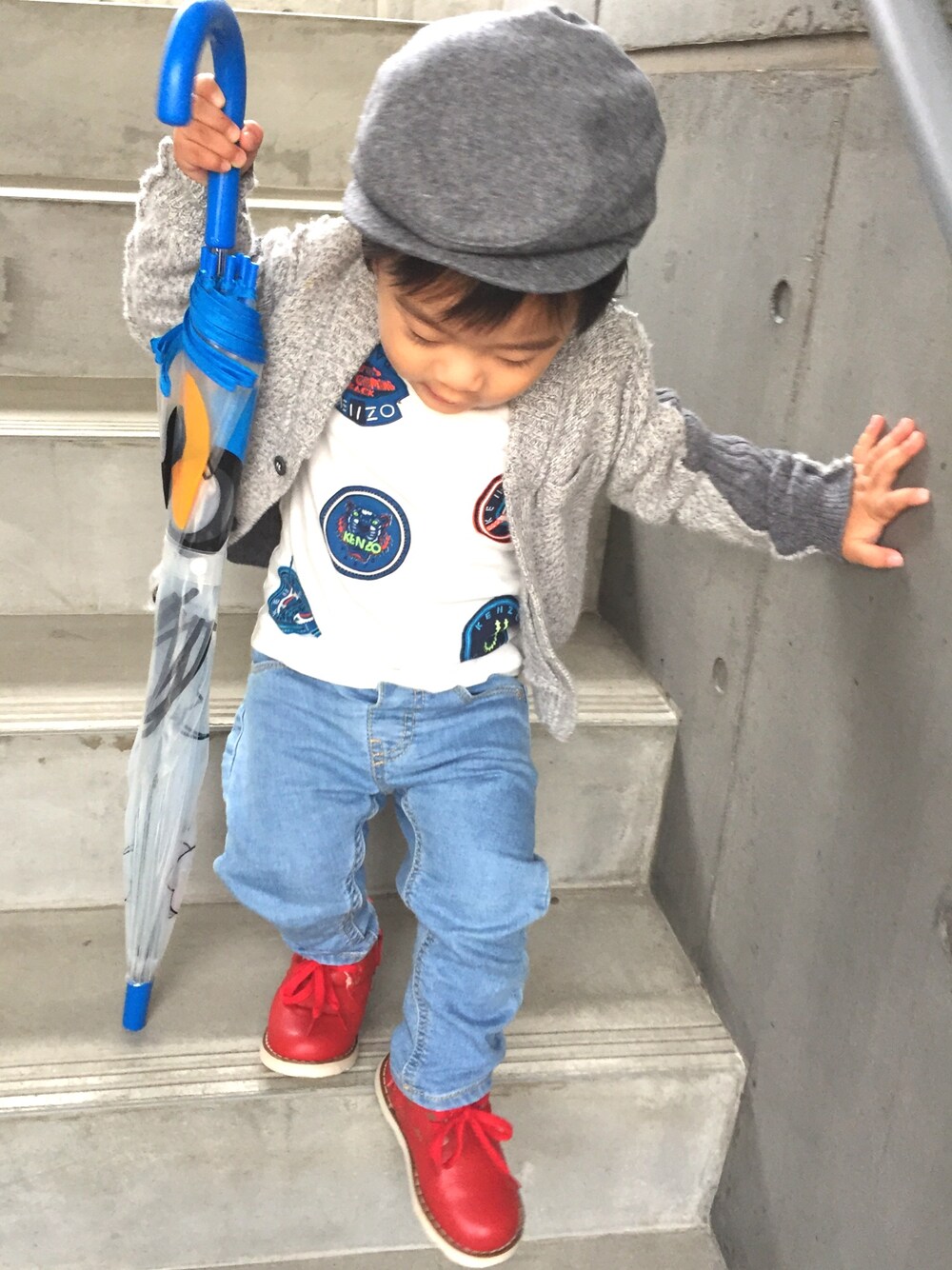 「kids、ハンチング、息子、1歳、KENZO、DOLCE&GABBANA、Armani junior、男の子、baby、カーディガン」｜「ARMANI Jrのアイテム（ブーツ、レッド系）」を使った、A.Y.Hさん（キッズ・74cm）の秋コーディネートの1枚目の写真
