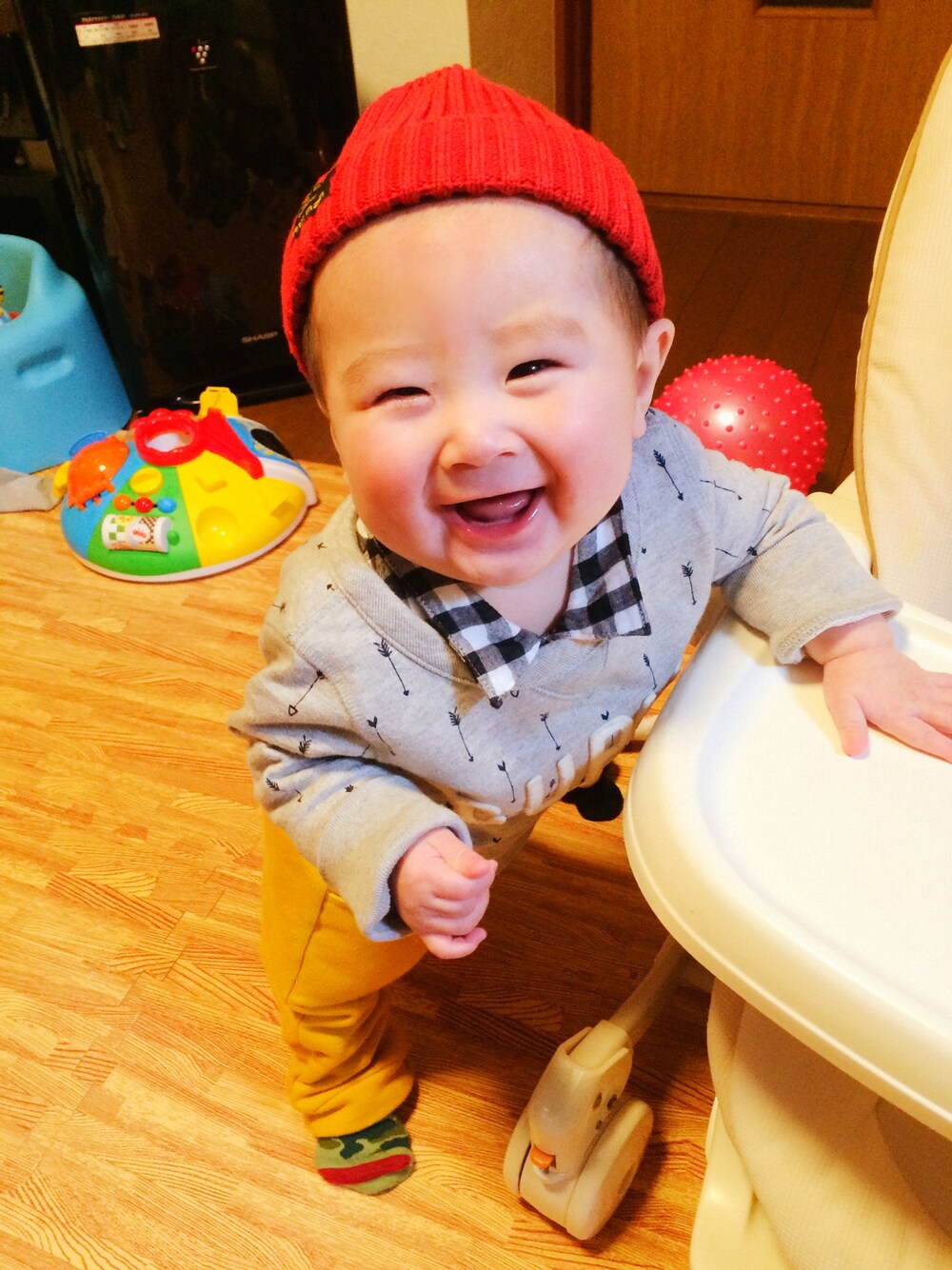 「ロンパース、babygap、ギンガムチェック」｜「petit mainのシャツモチーフカバーオール（ロンパース、ブラック系）」を使った、mana_1119さん（キッズ・70cm）の春コーディネートの1枚目の写真